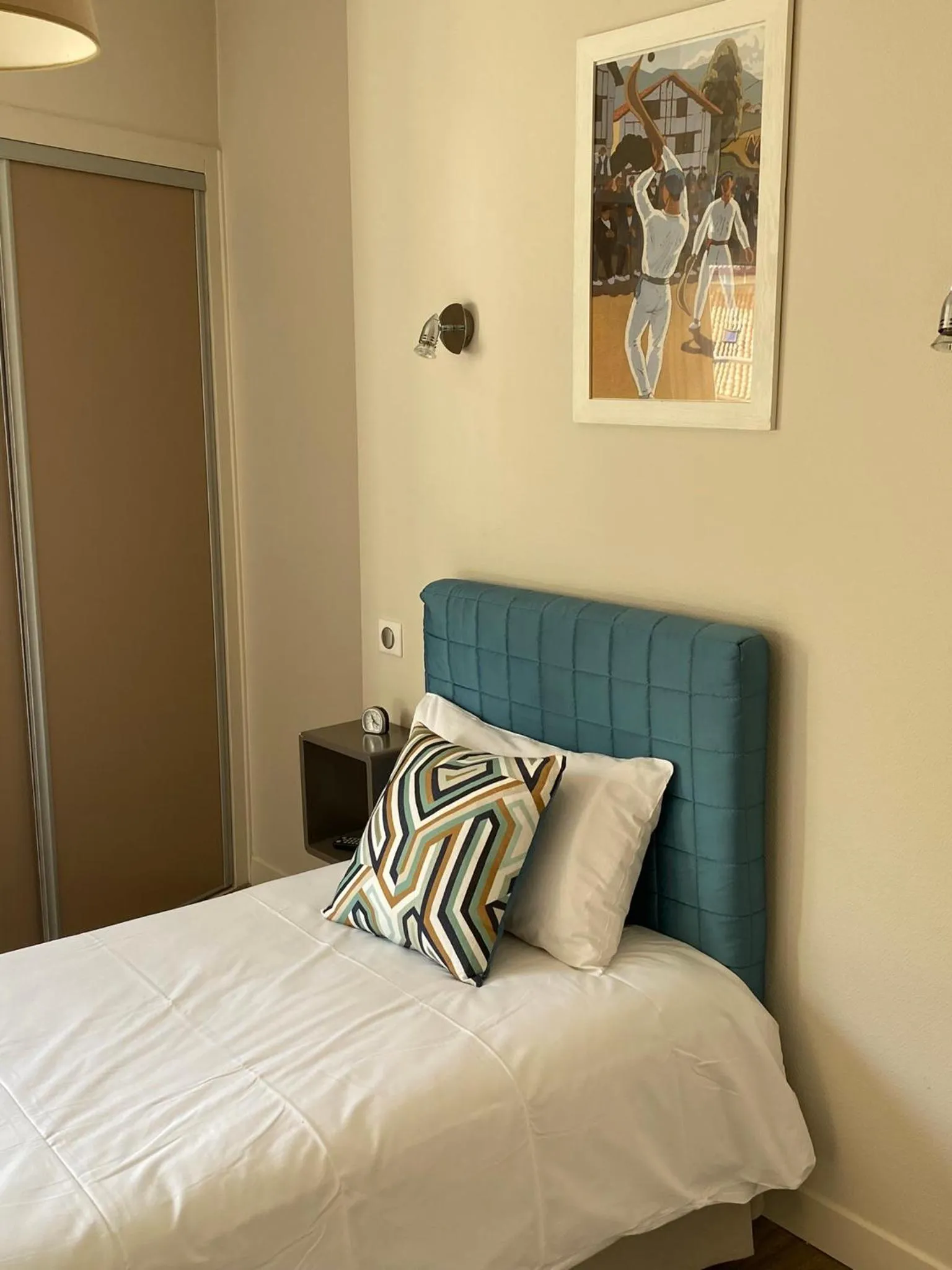 Bed in Hôtel Juantorena