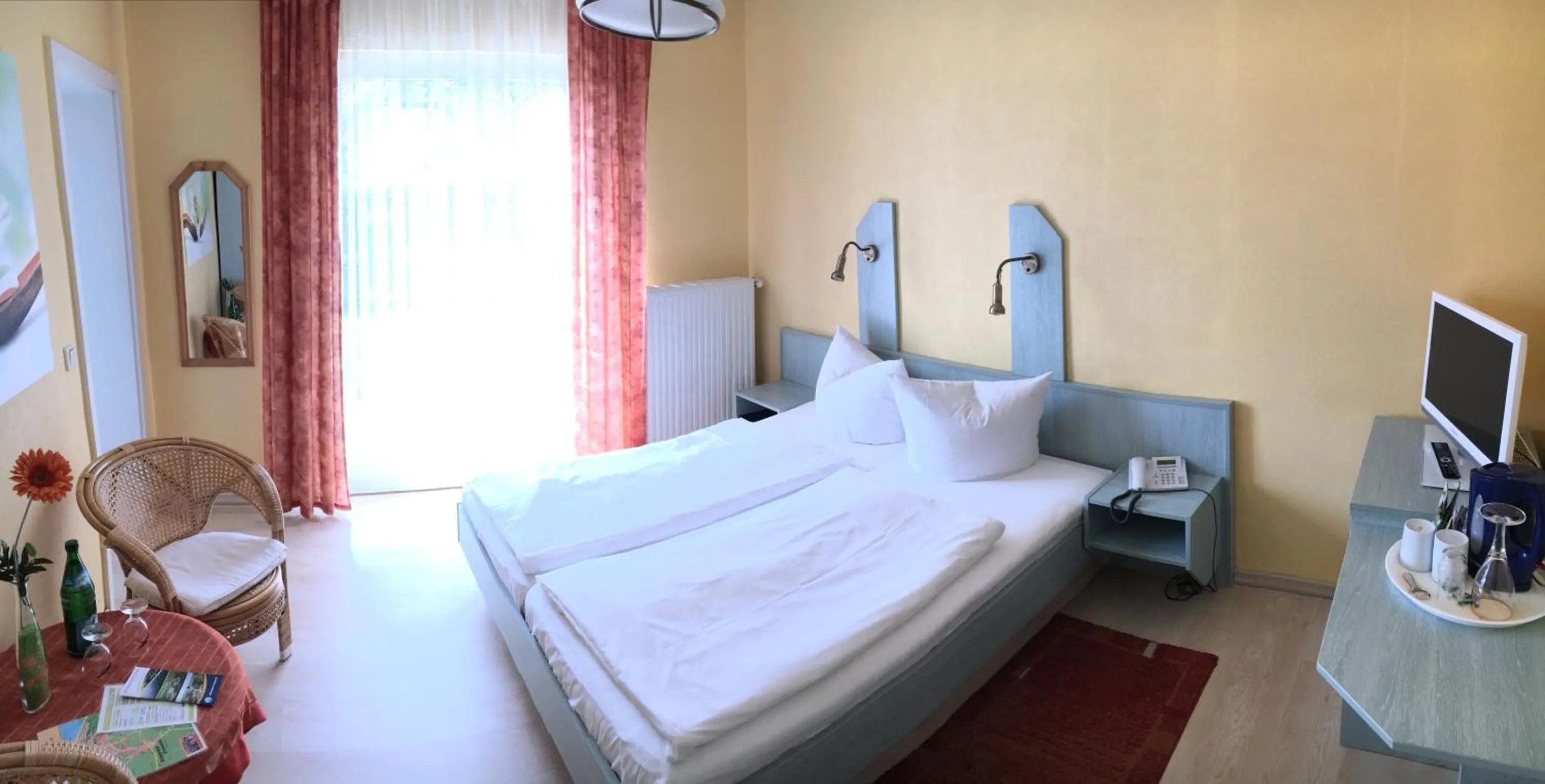 Photo of the whole room, Bed in Kastanienhof Hotel garni