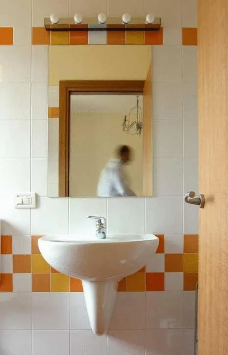 Bathroom in Albergo Morandi