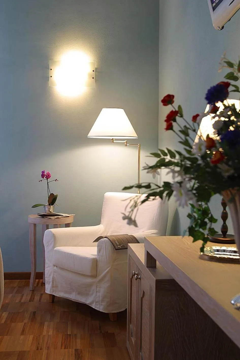 Seating area, Bed in Albergo Morandi