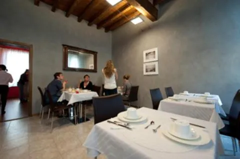 Restaurant/places to eat in Albergo Morandi