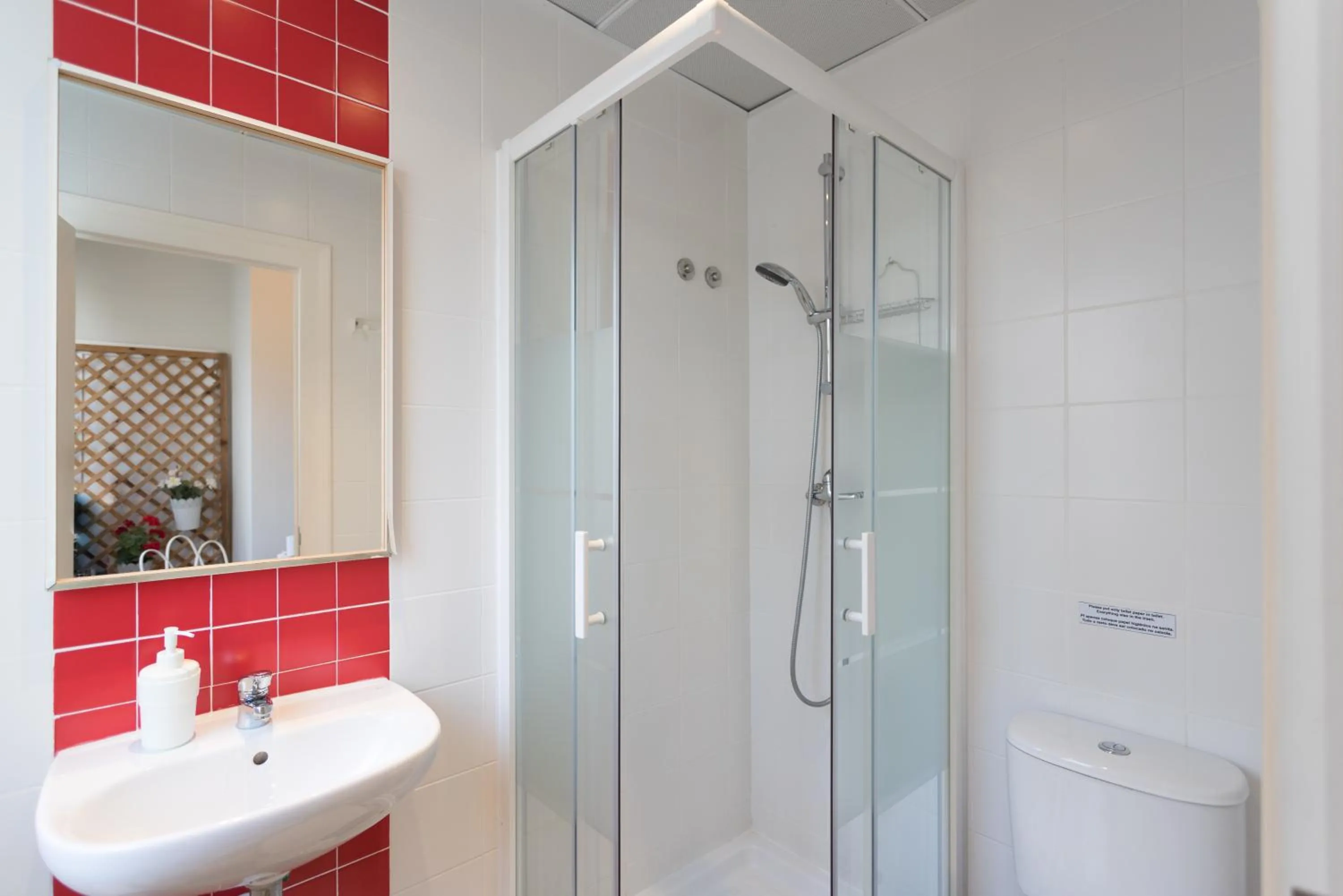 Shower in Lisboa Central Hostel