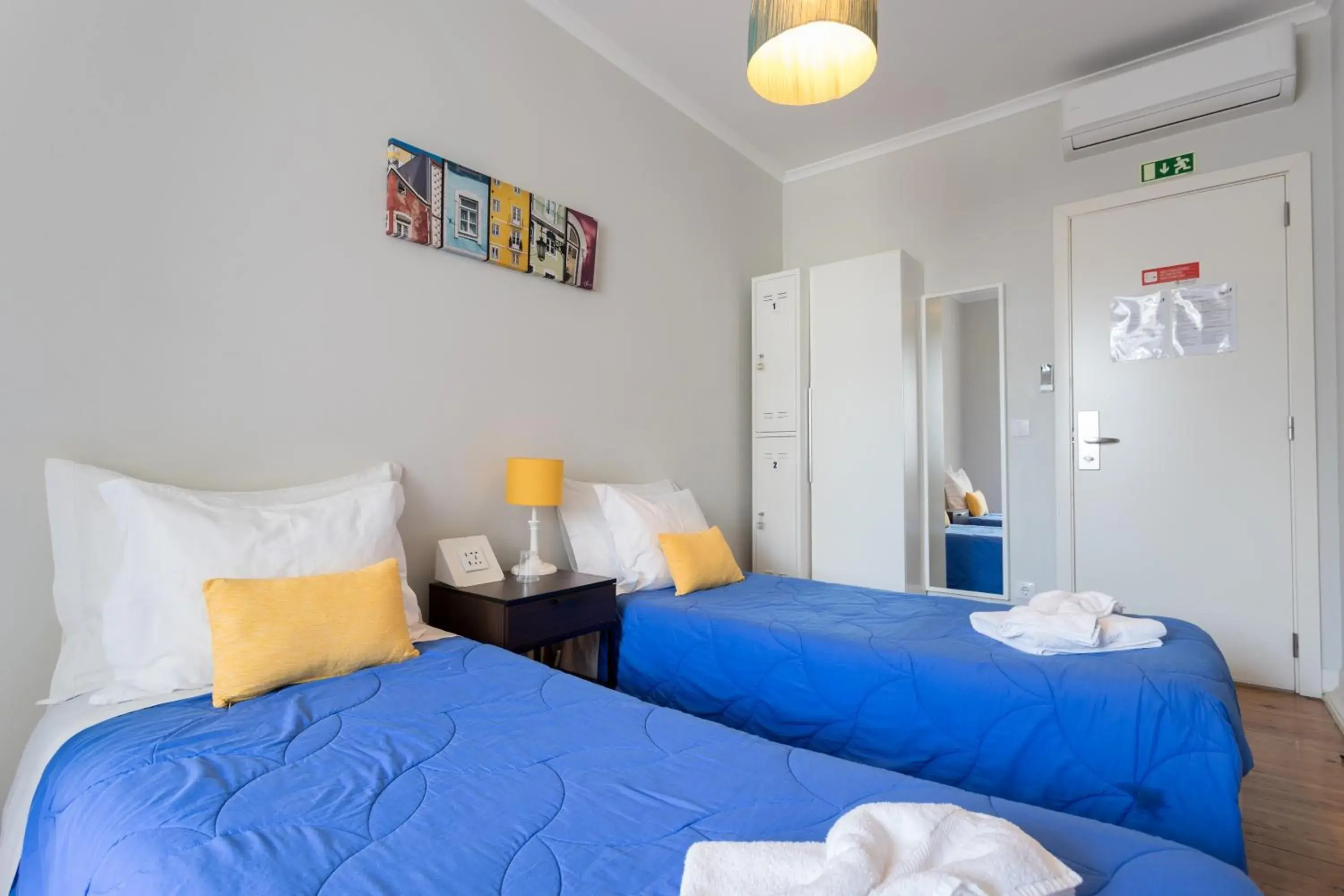 Twin Room with Shared Bathroom in Lisboa Central Hostel Twin Room with Shared Bathroom in Lisboa Central Hostel