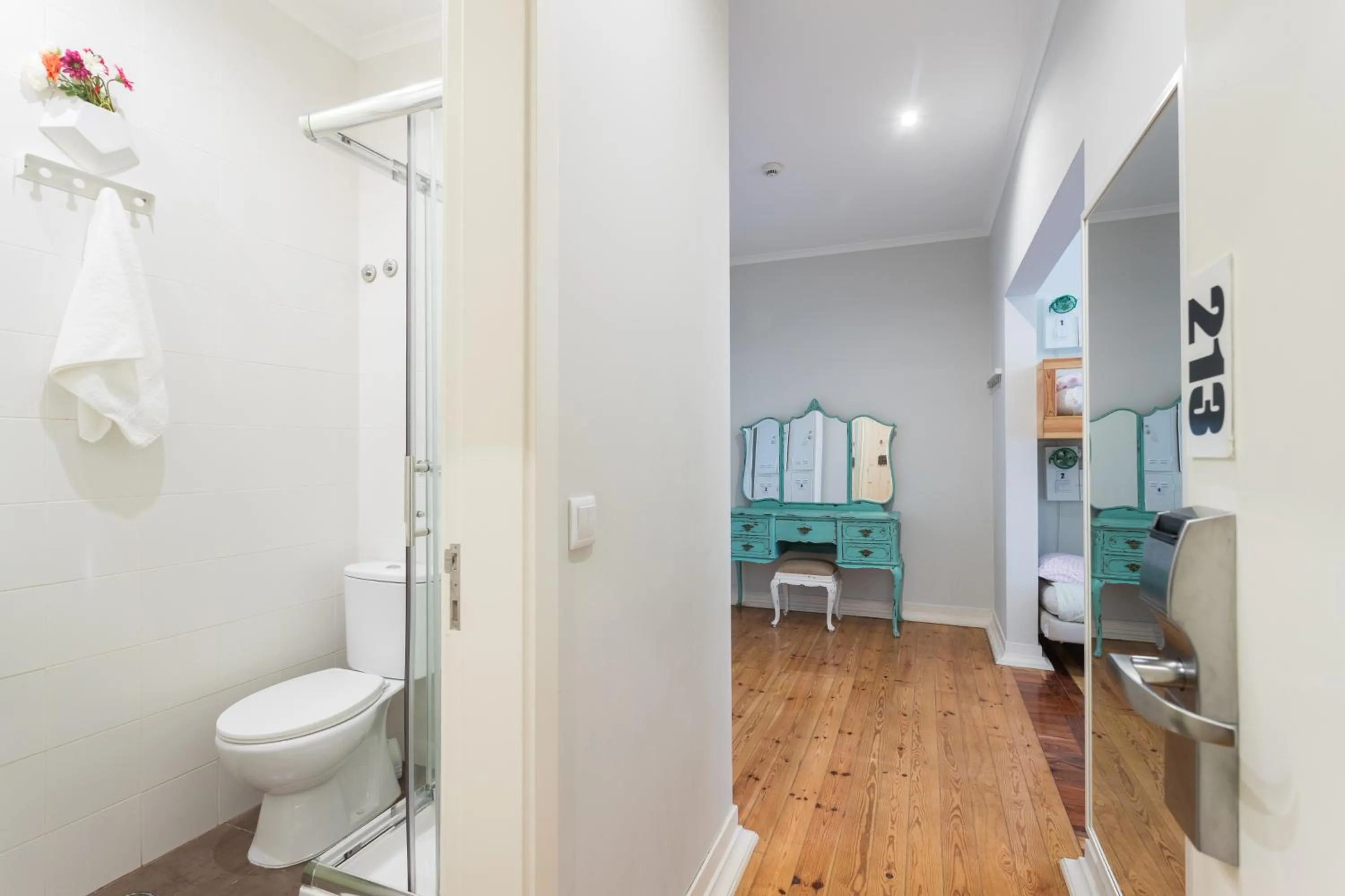 Bathroom in Lisboa Central Hostel