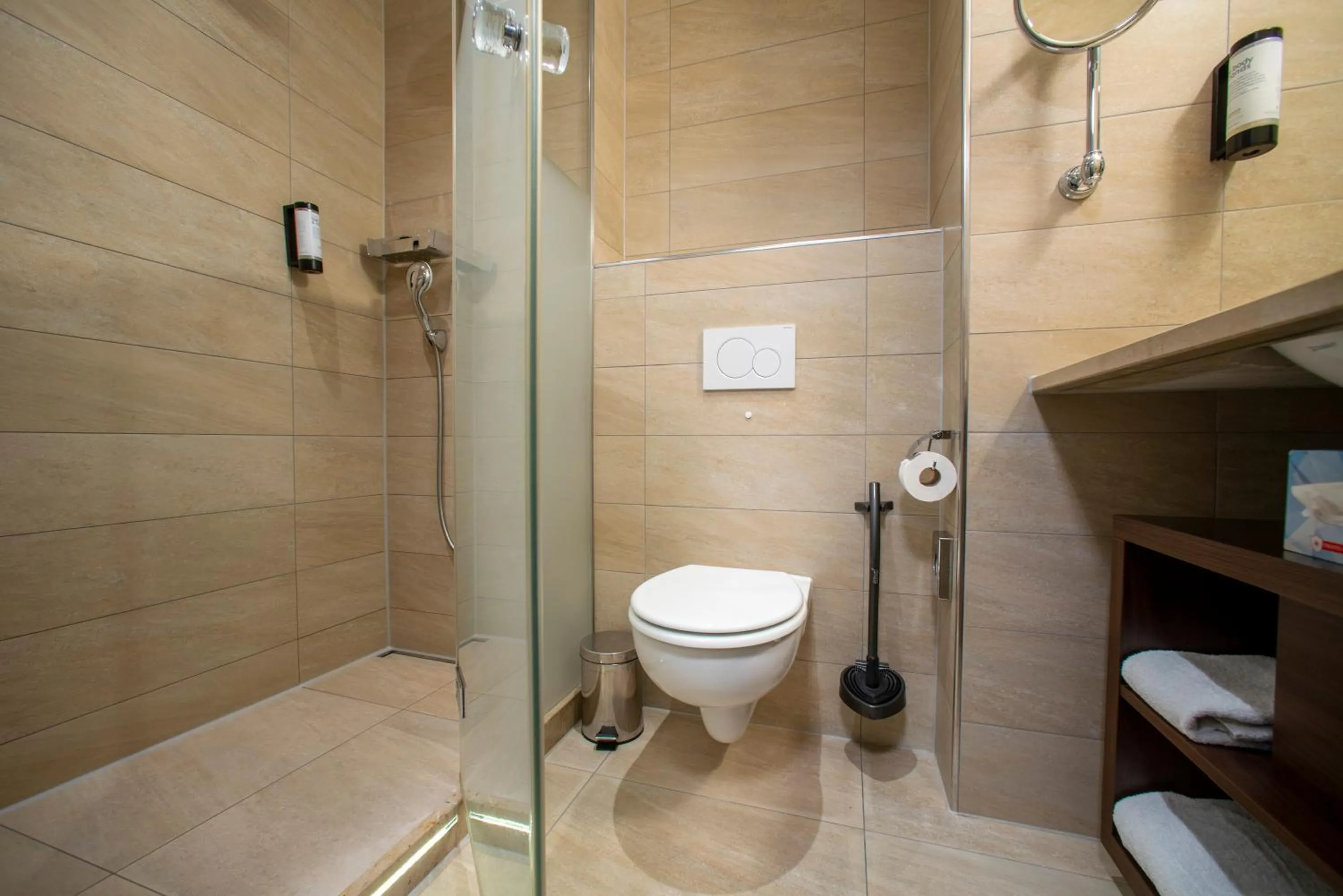 Shower in Eden Hotel Früh am Dom