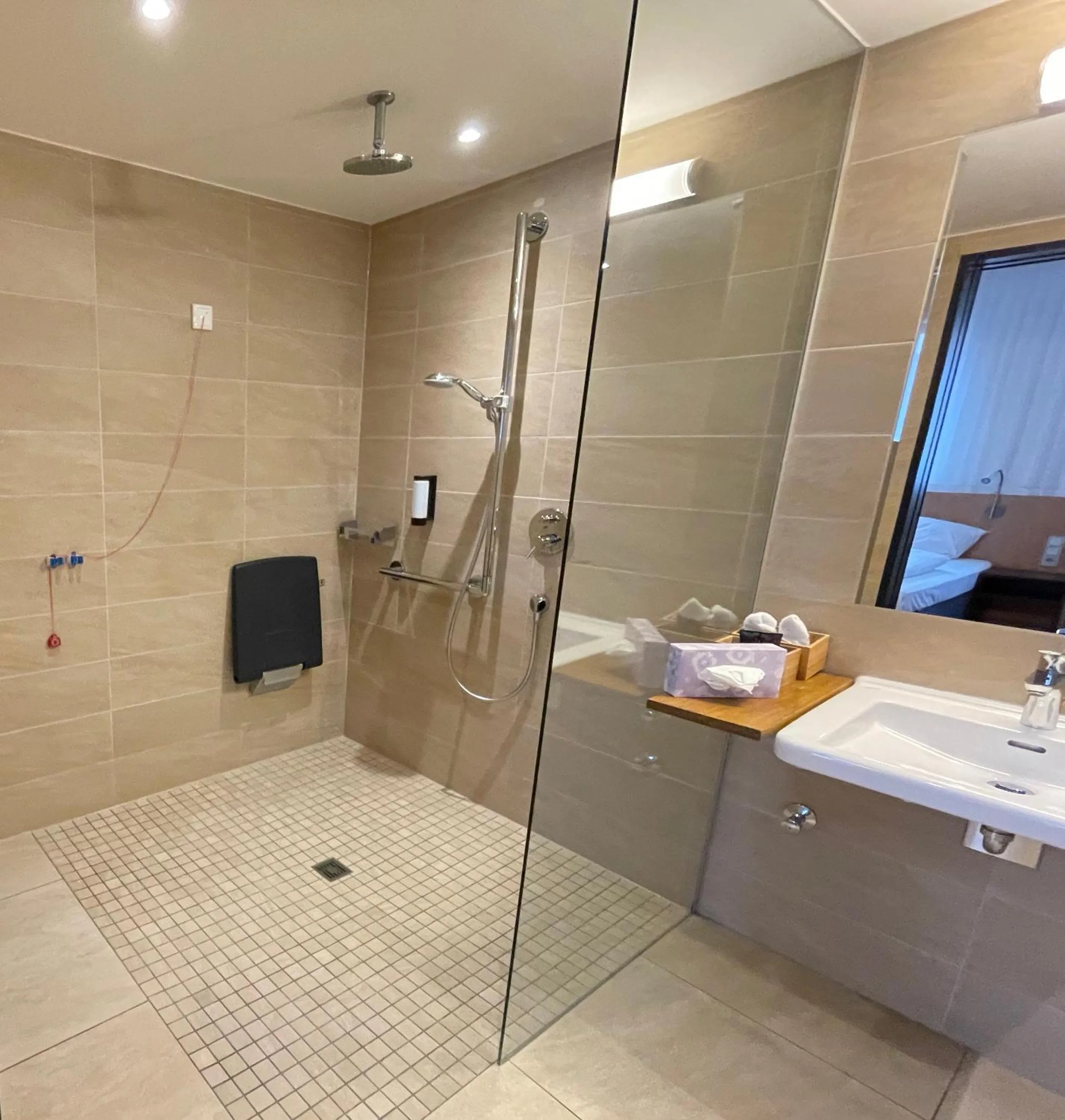 Shower in Eden Hotel Früh am Dom