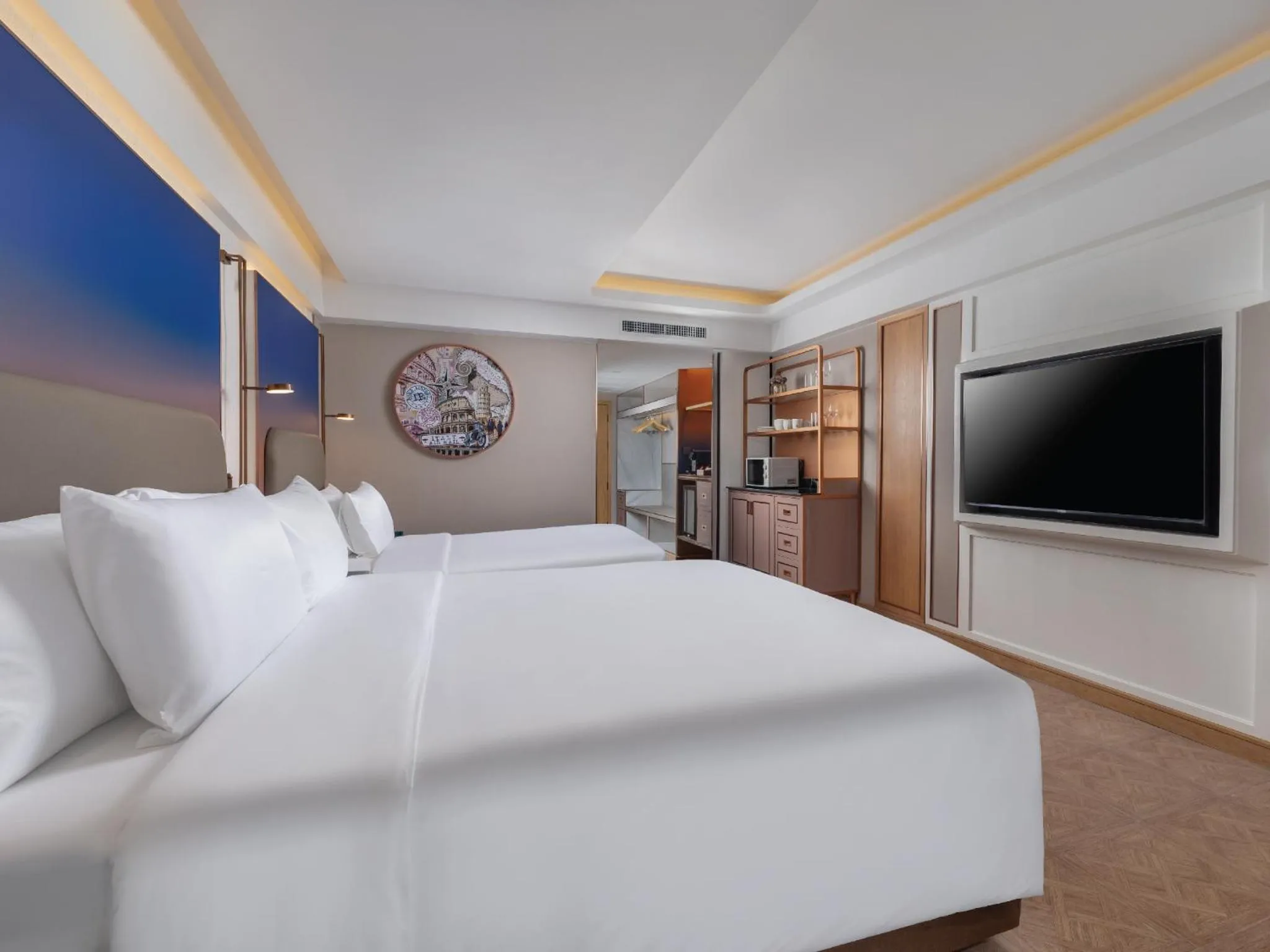 Communal lounge/ TV room, Bed in Pipa Hotel Bangkok Sukhumvit 11