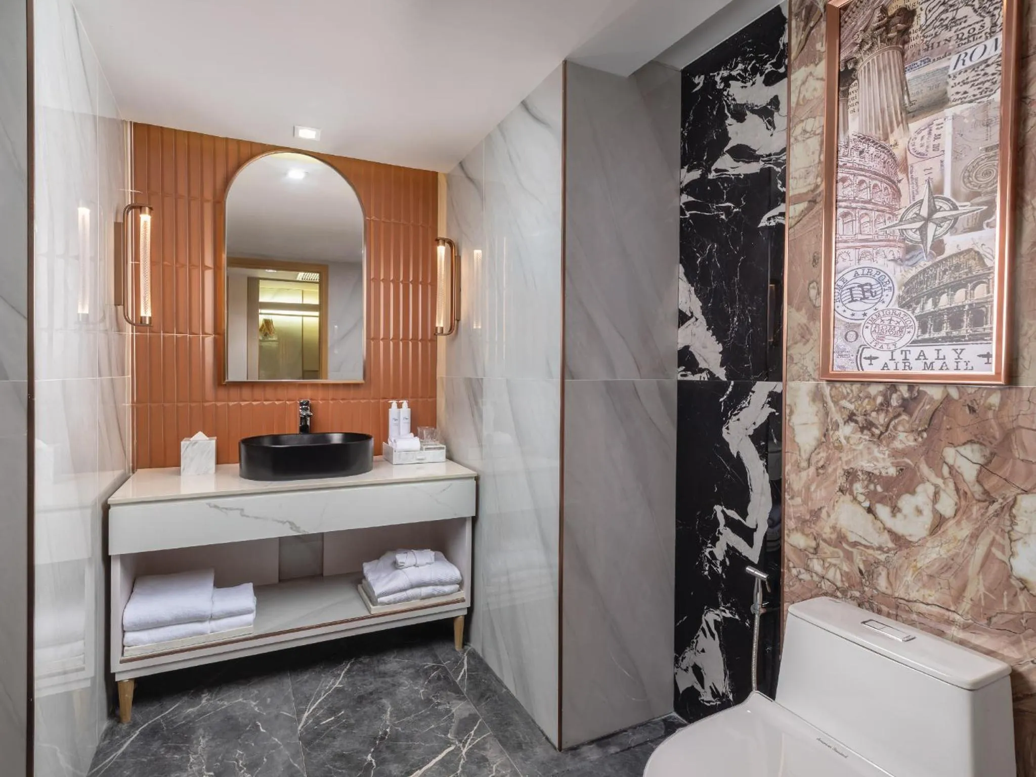 Toilet in Pipa Hotel Bangkok Sukhumvit 11