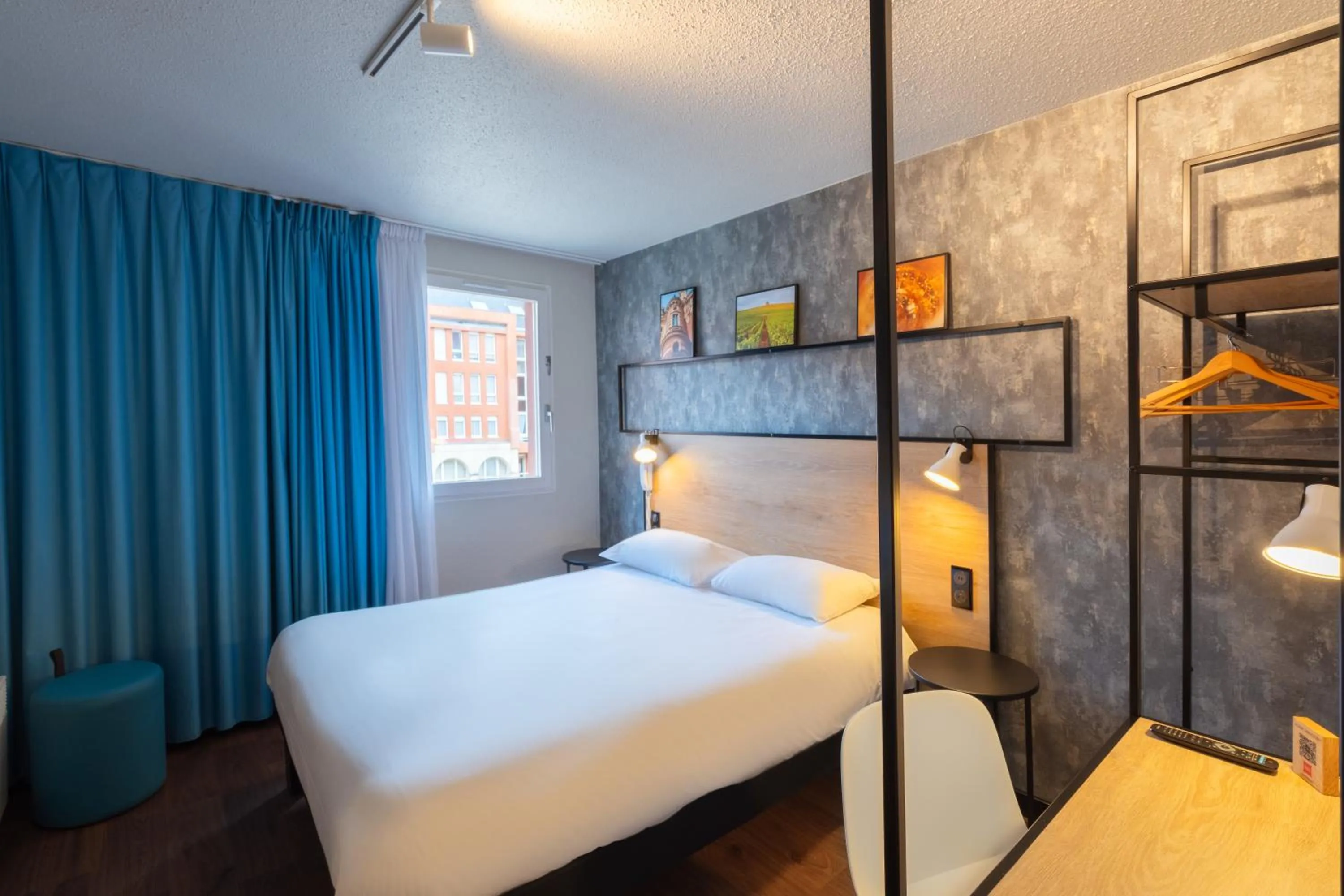 Bedroom, Bed in ibis Epernay Centre Ville