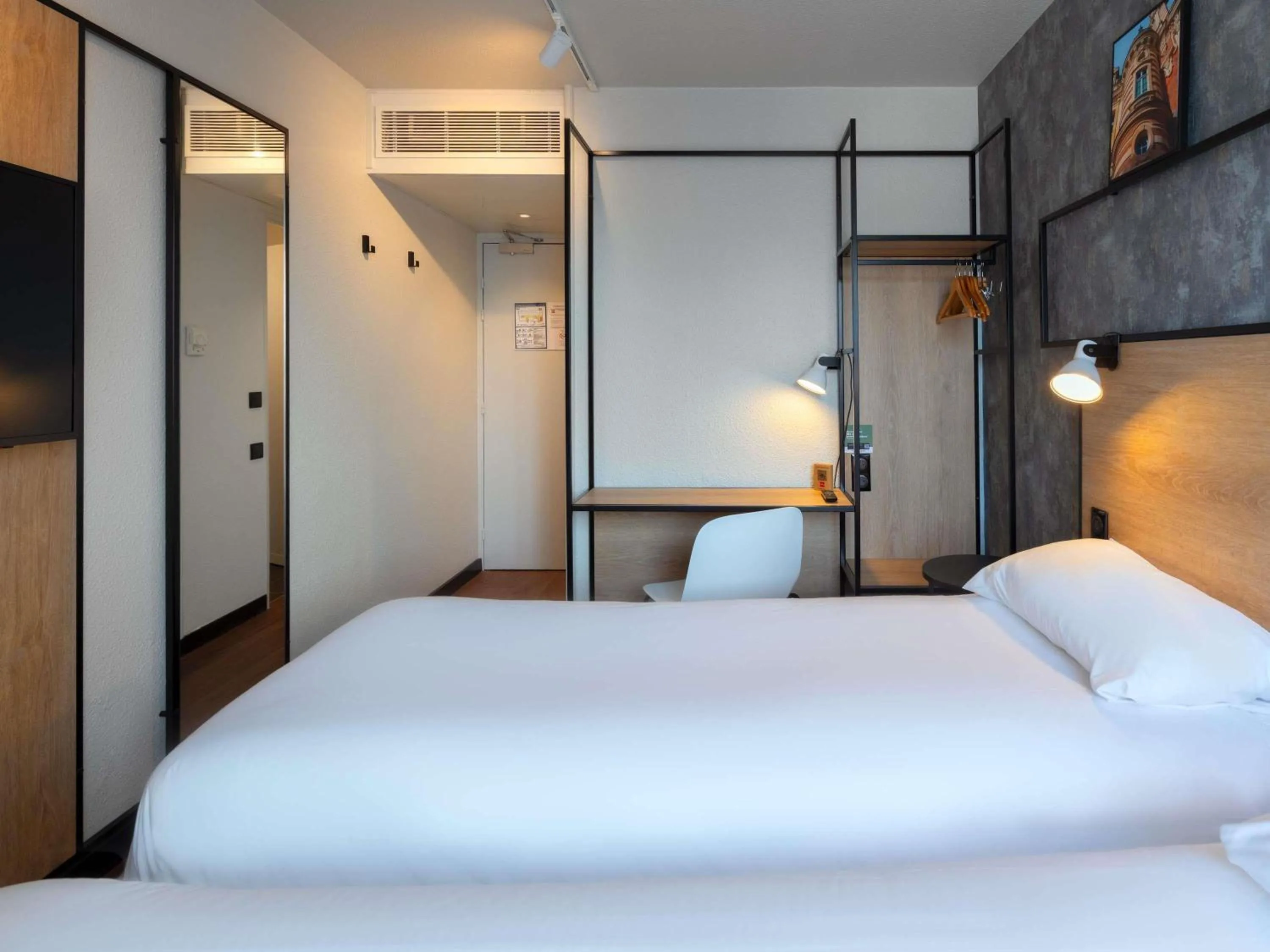 Bedroom, Bed in ibis Epernay Centre Ville