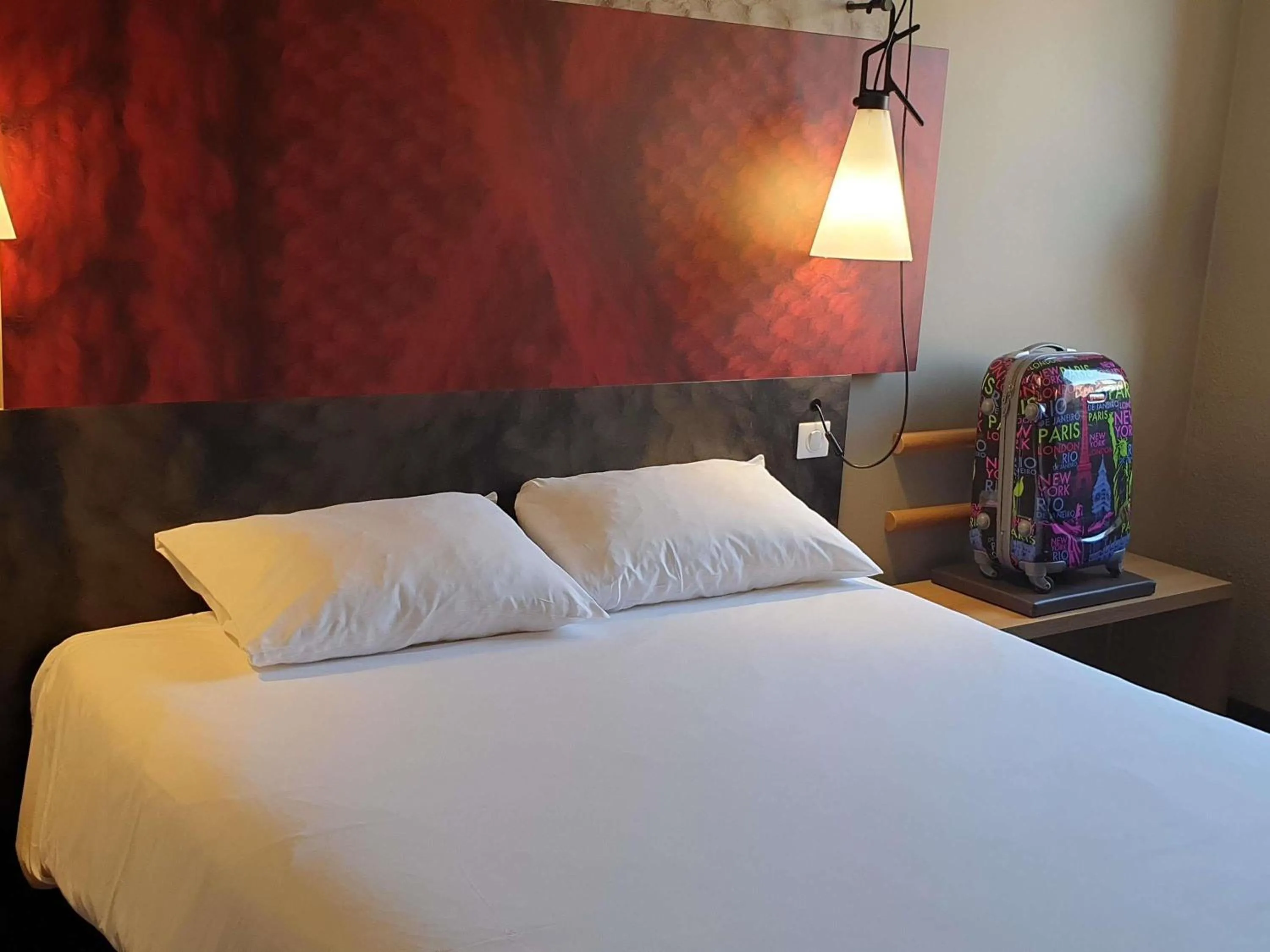 Bedroom, Bed in ibis Epernay Centre Ville