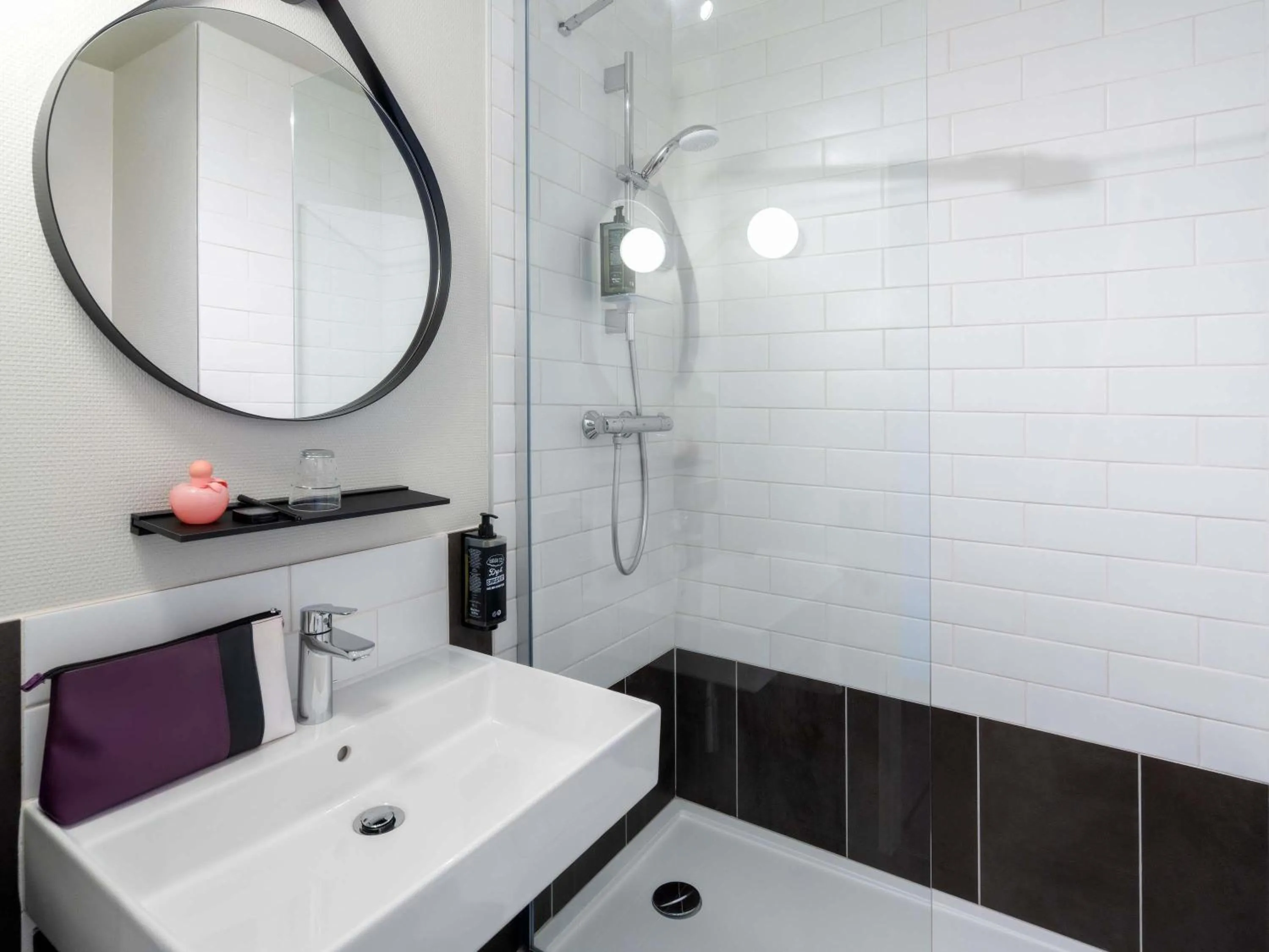 Bedroom in ibis Epernay Centre Ville