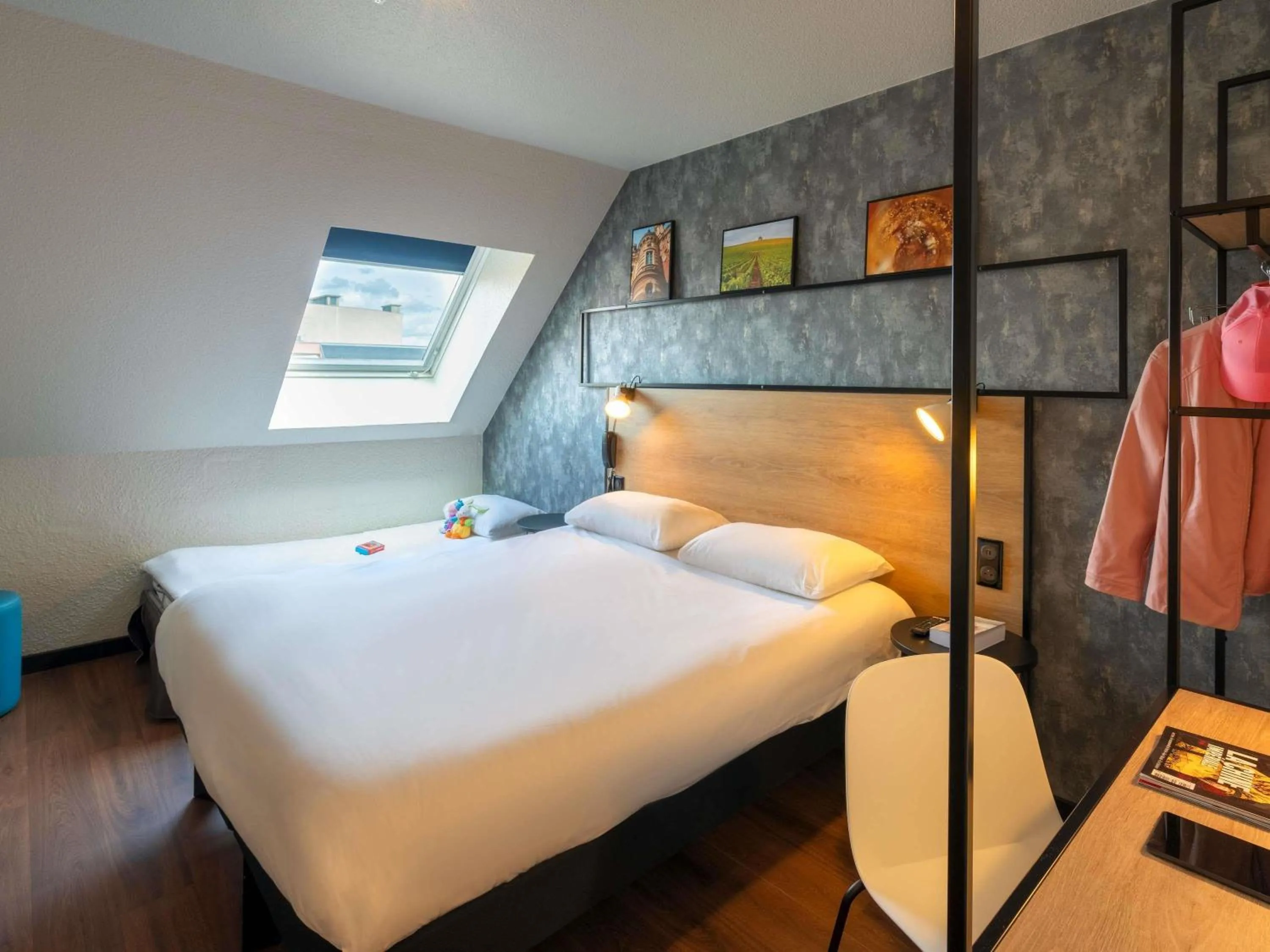 Bedroom, Bed in ibis Epernay Centre Ville