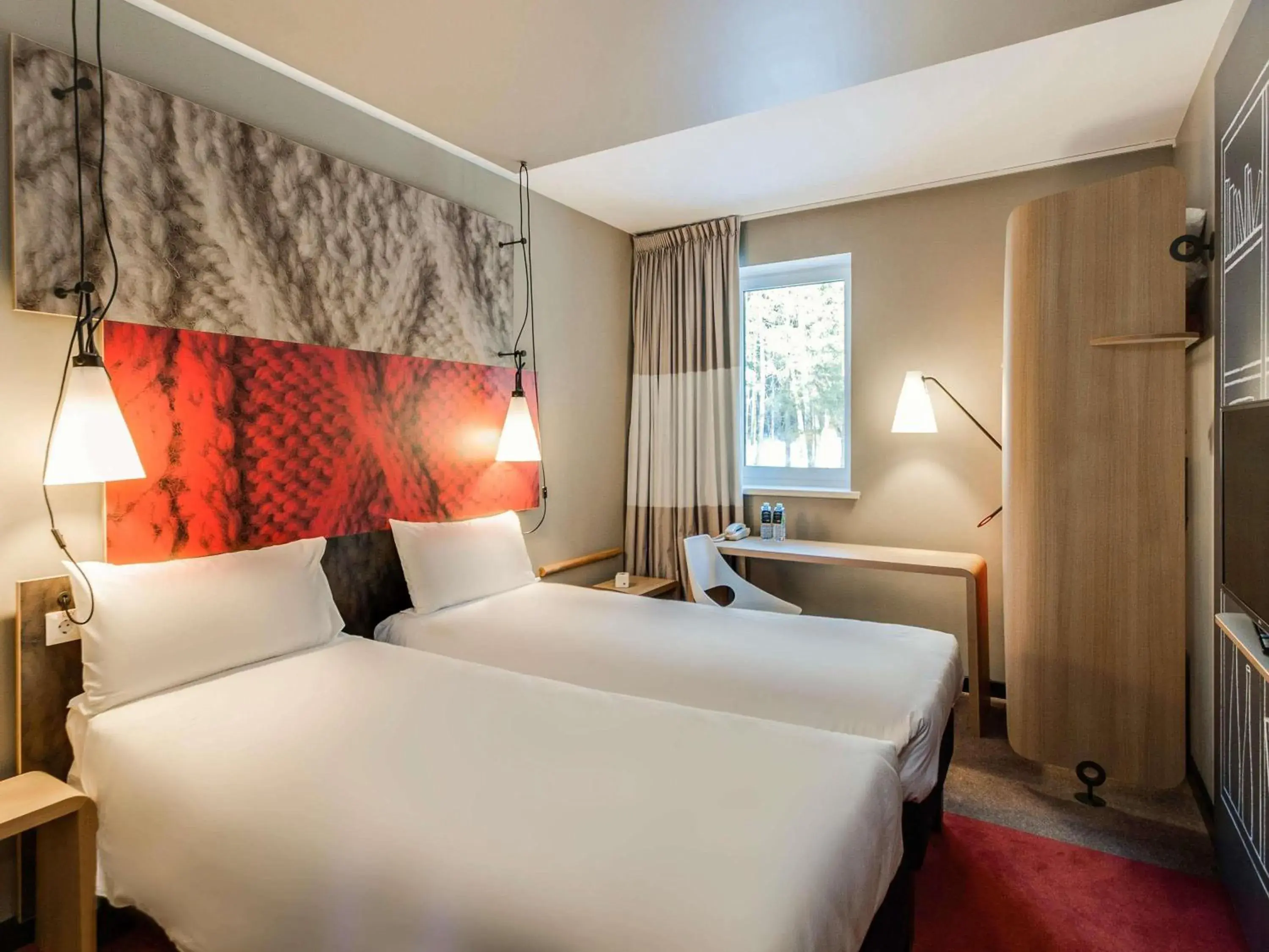 Bedroom, Bed in ibis Epernay Centre Ville Bedroom, Bed in ibis Epernay Centre Ville