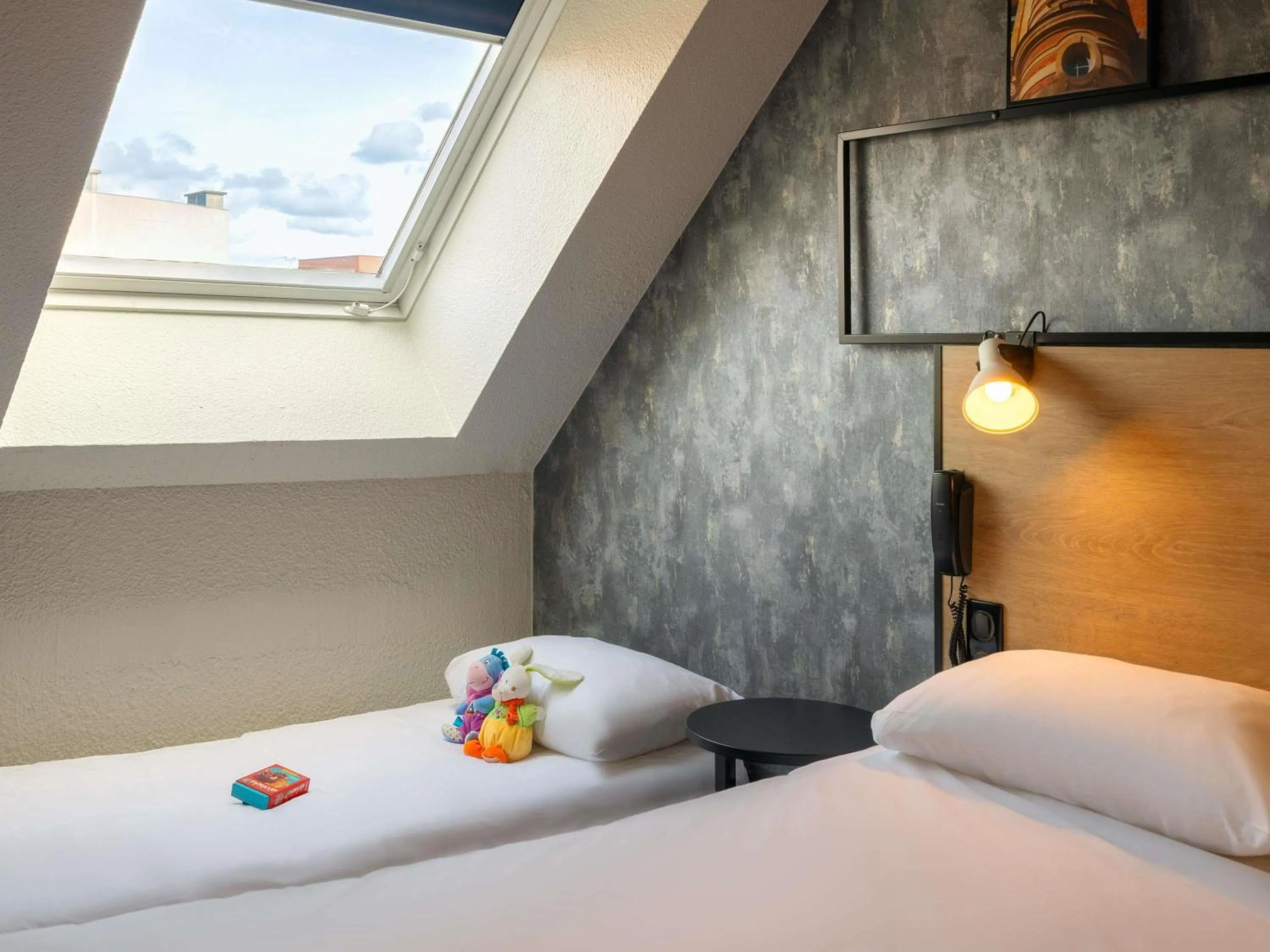 Bedroom, Bed in ibis Epernay Centre Ville