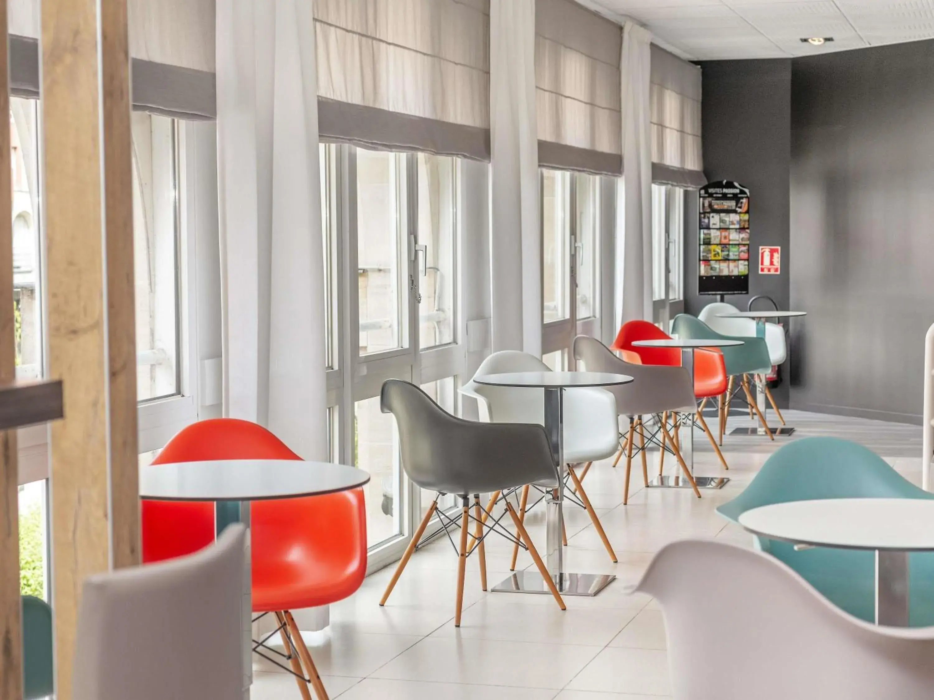 Lounge or bar in ibis Epernay Centre Ville Lounge or bar in ibis Epernay Centre Ville