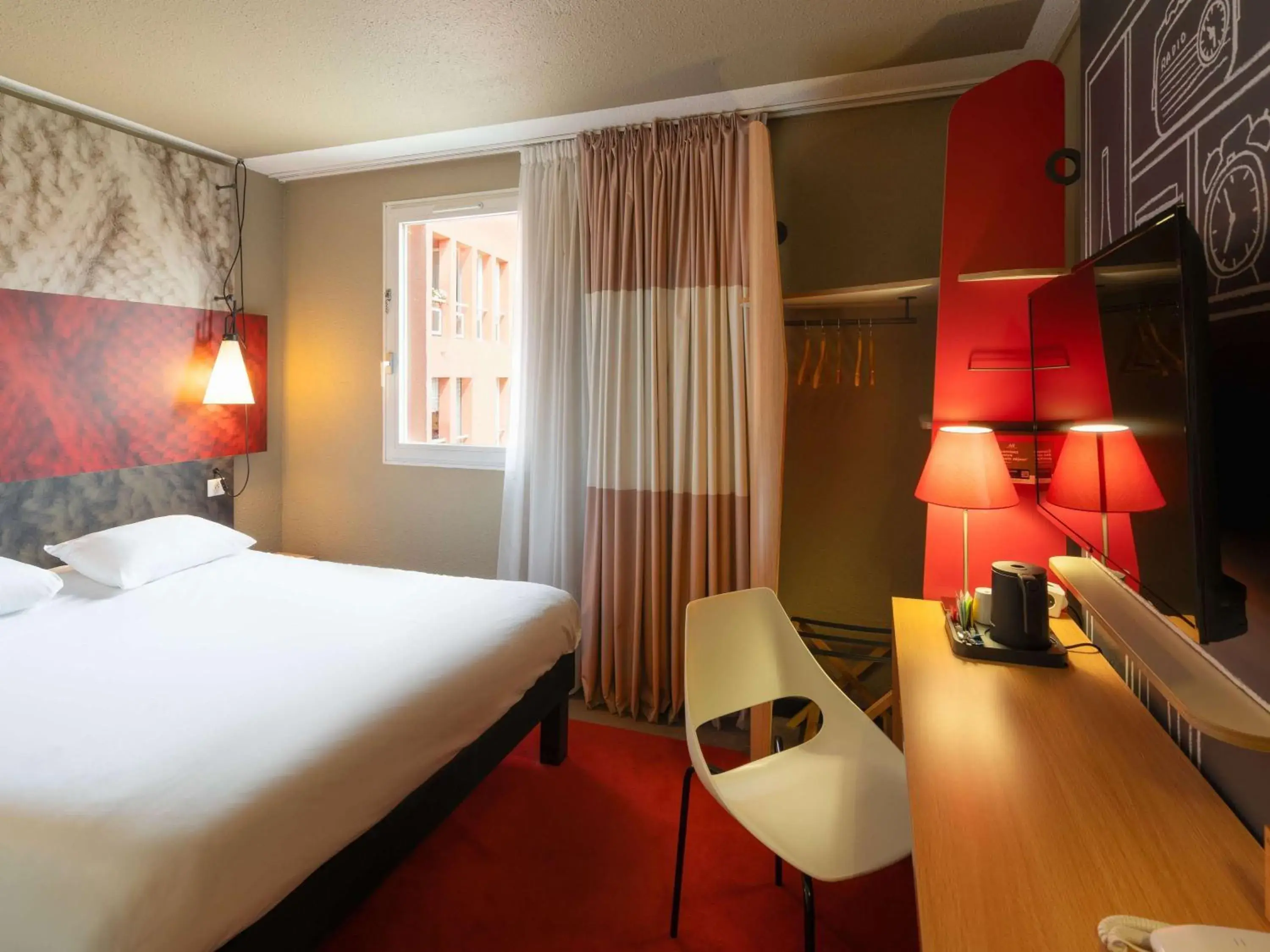 Bedroom, Bed in ibis Epernay Centre Ville Bedroom, Bed in ibis Epernay Centre Ville