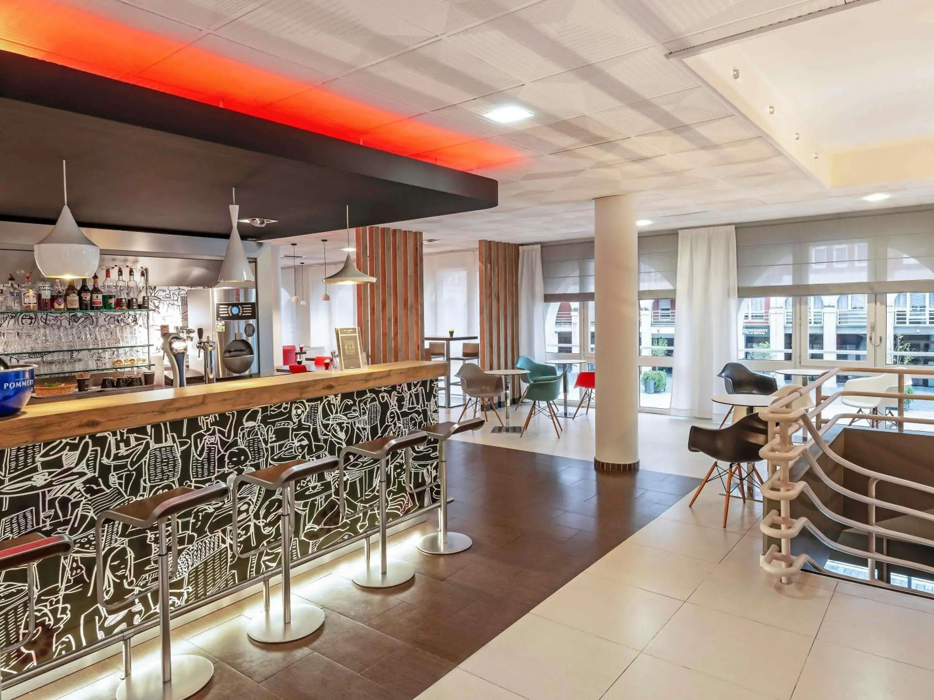 Lounge or bar in ibis Epernay Centre Ville Lounge or bar in ibis Epernay Centre Ville