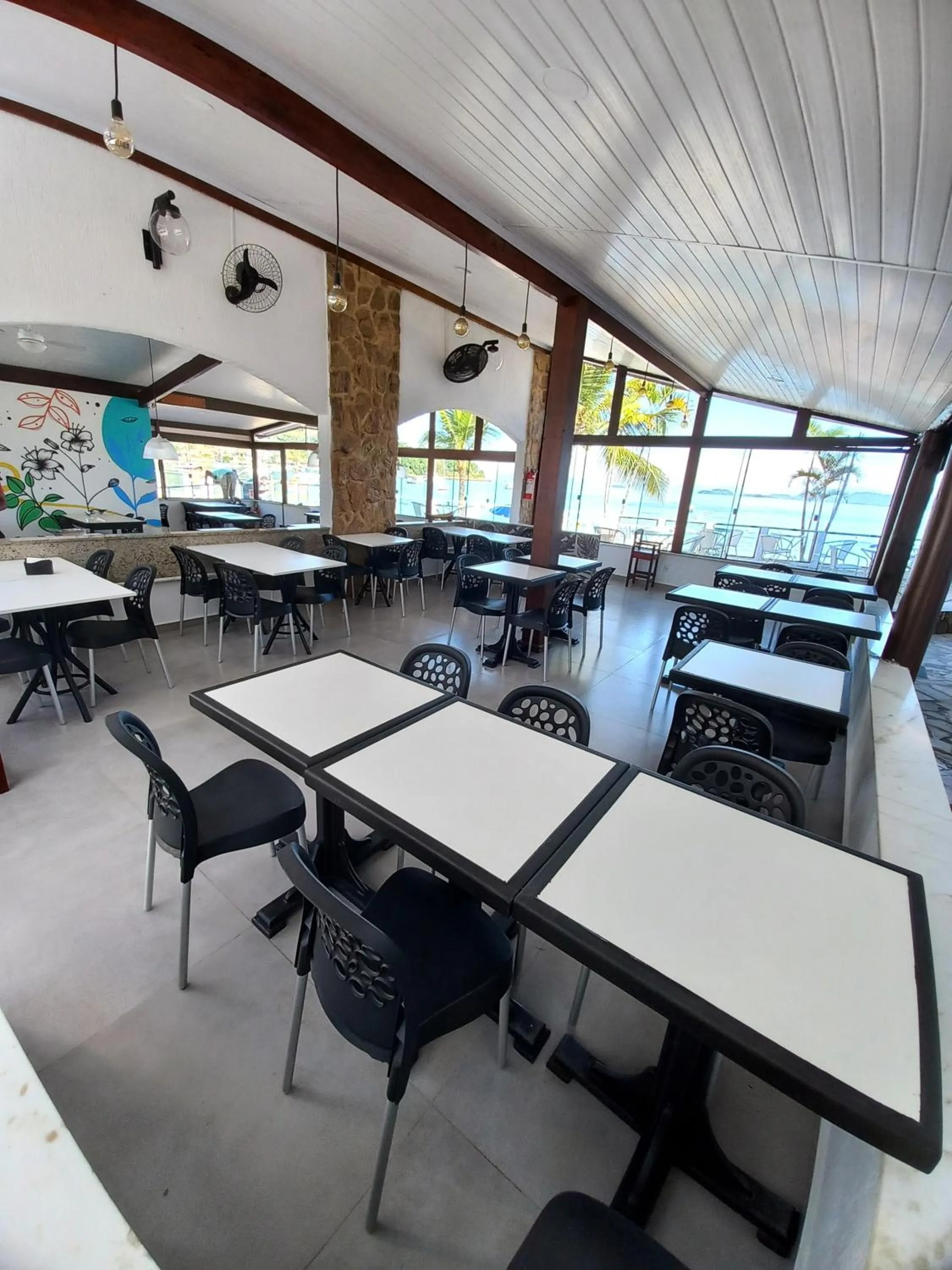 Restaurant/places to eat in Pousada Daleste