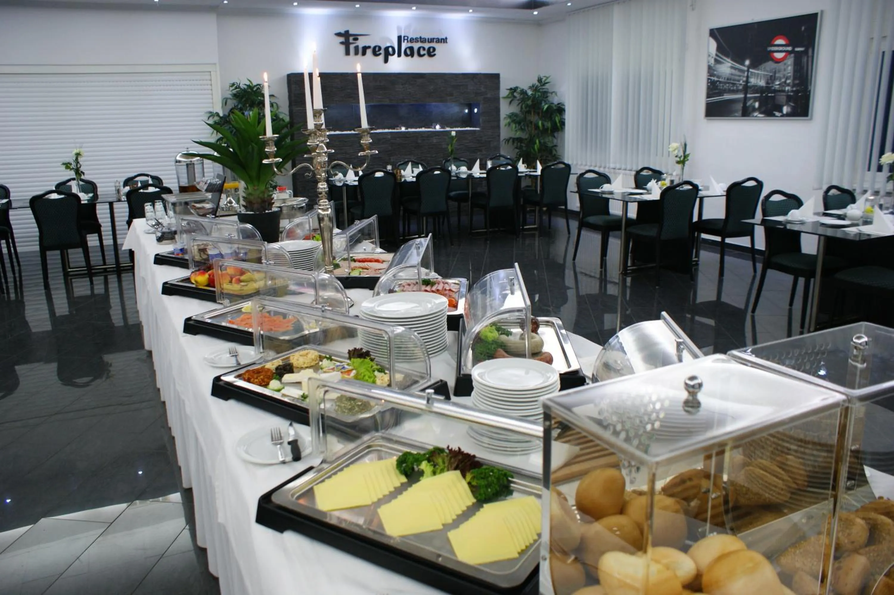 Food in Hotel Rühen, 24 Stunden Check in, Küche, kostenfreie Parkplätze