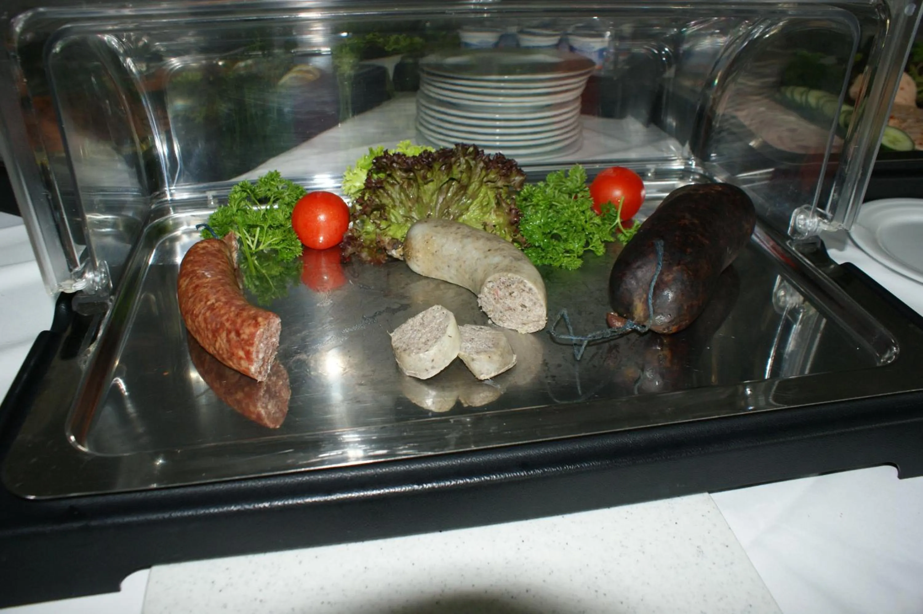 Food in Hotel Rühen, 24 Stunden Check in, Küche, kostenfreie Parkplätze