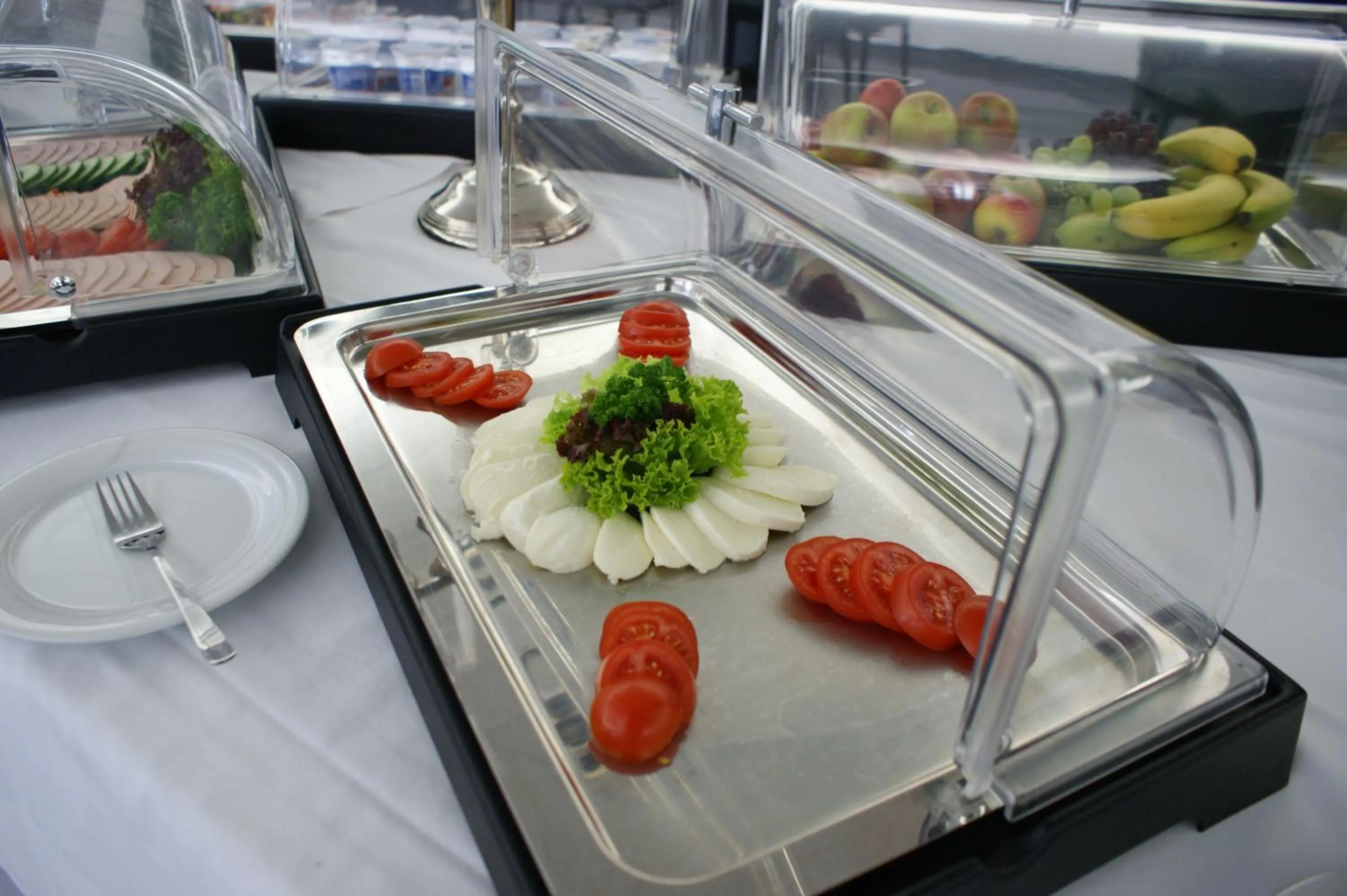 Food in Hotel Rühen, 24 Stunden Check in, Küche, kostenfreie Parkplätze