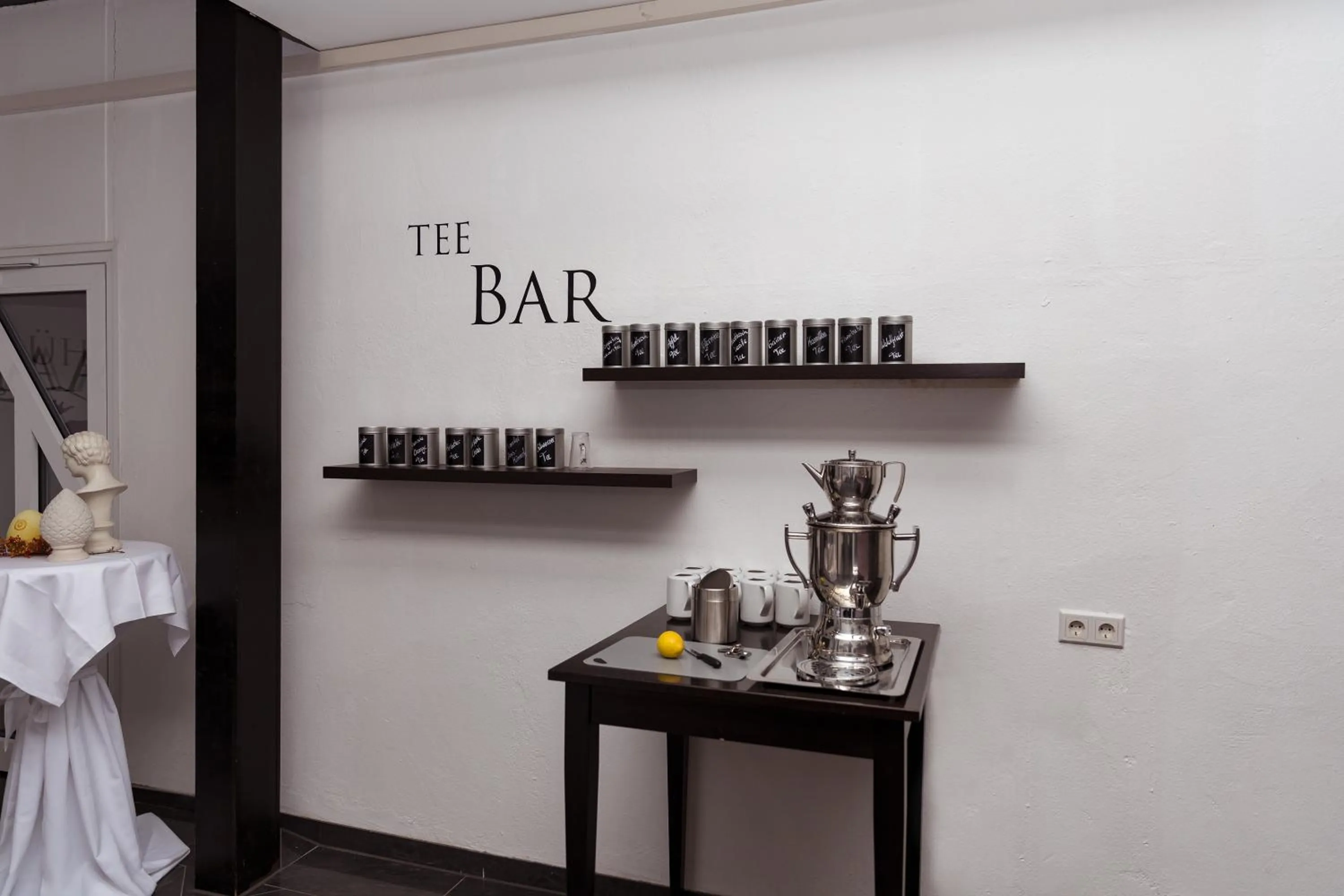 Coffee/tea facilities in Hotel Rühen, 24 Stunden Check in, Küche, kostenfreie Parkplätze