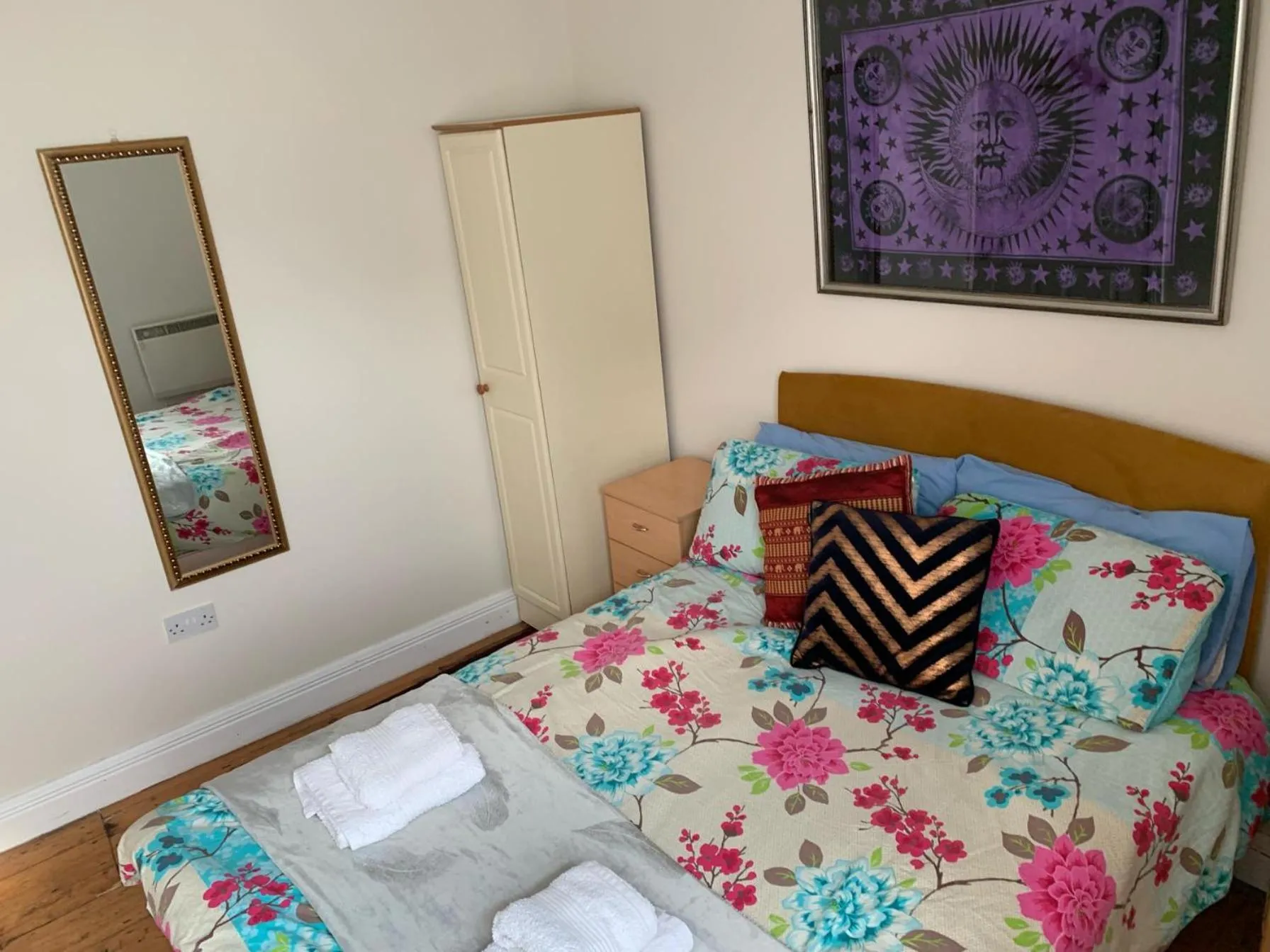 Photo of the whole room, Bed in Shalom