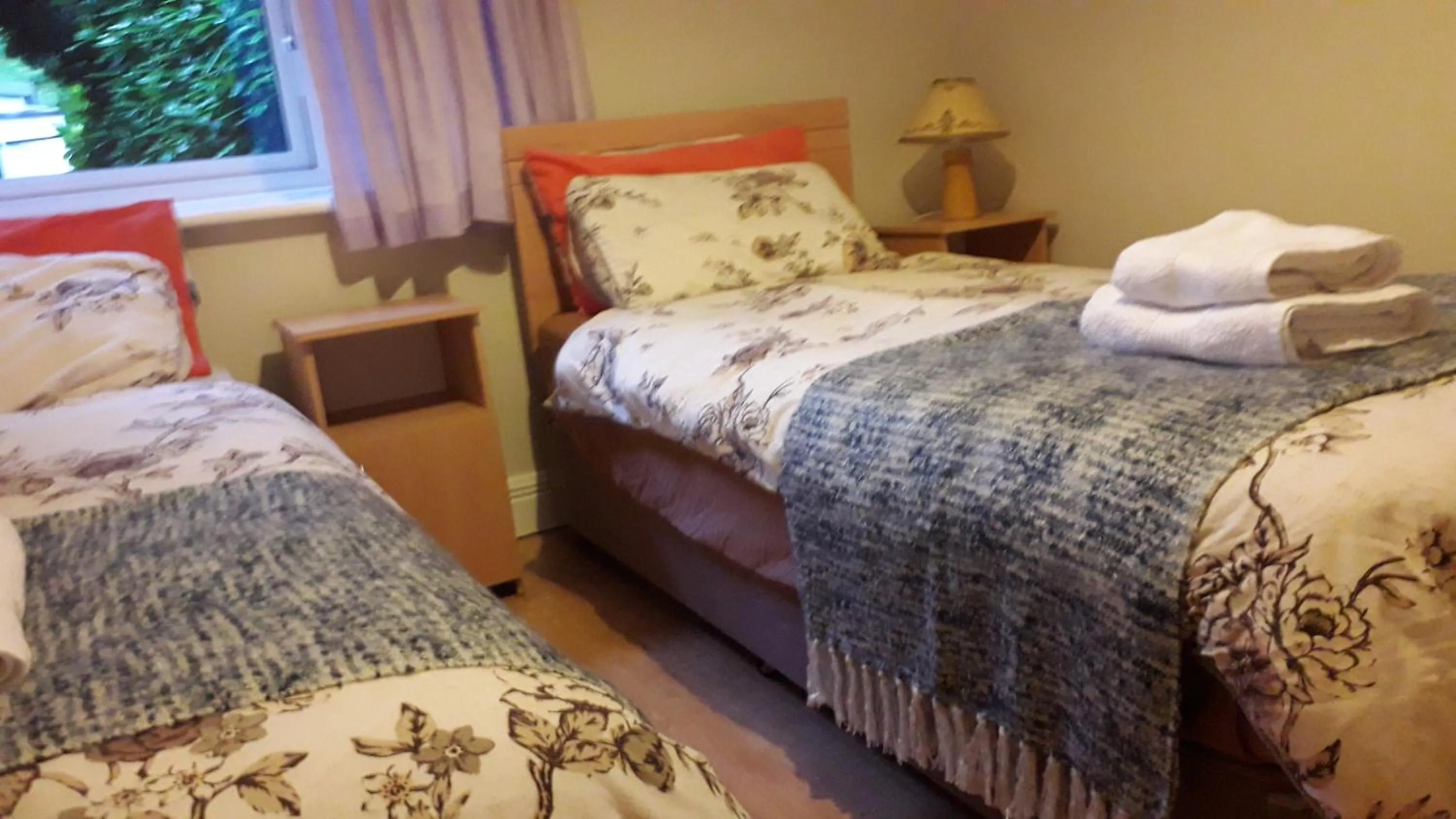 Photo of the whole room, Bed in Shalom