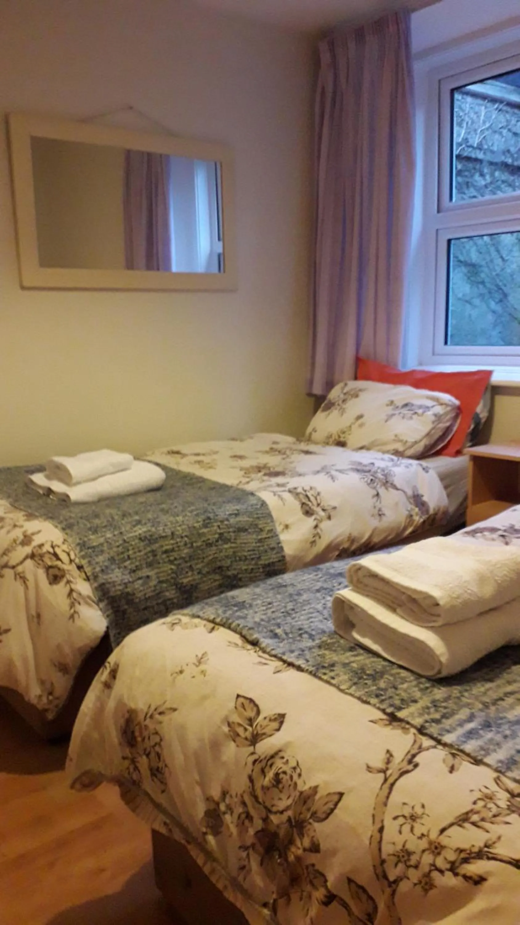 Photo of the whole room, Bed in Shalom