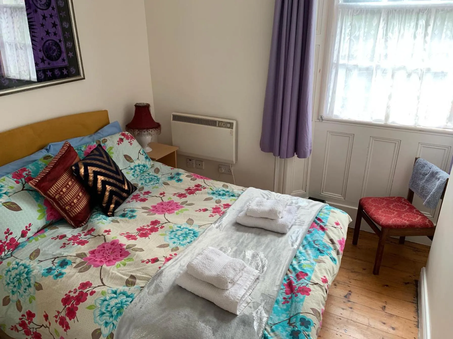 Photo of the whole room, Bed in Shalom