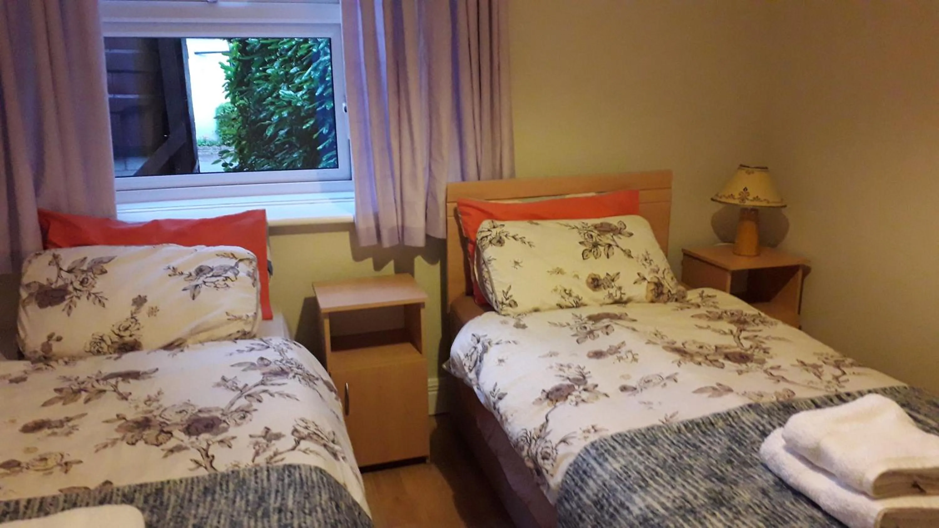 Photo of the whole room, Bed in Shalom