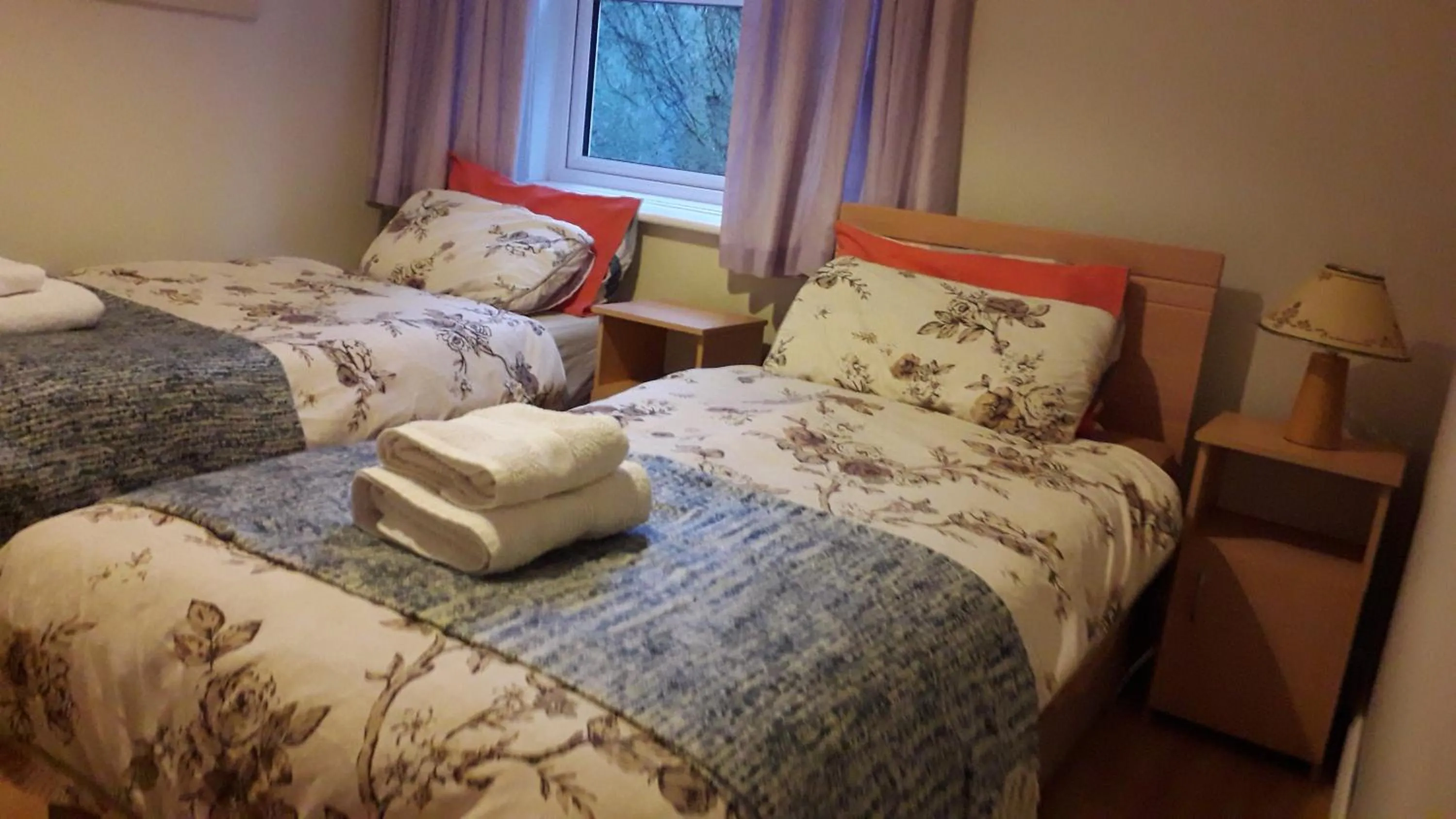 Photo of the whole room, Bed in Shalom