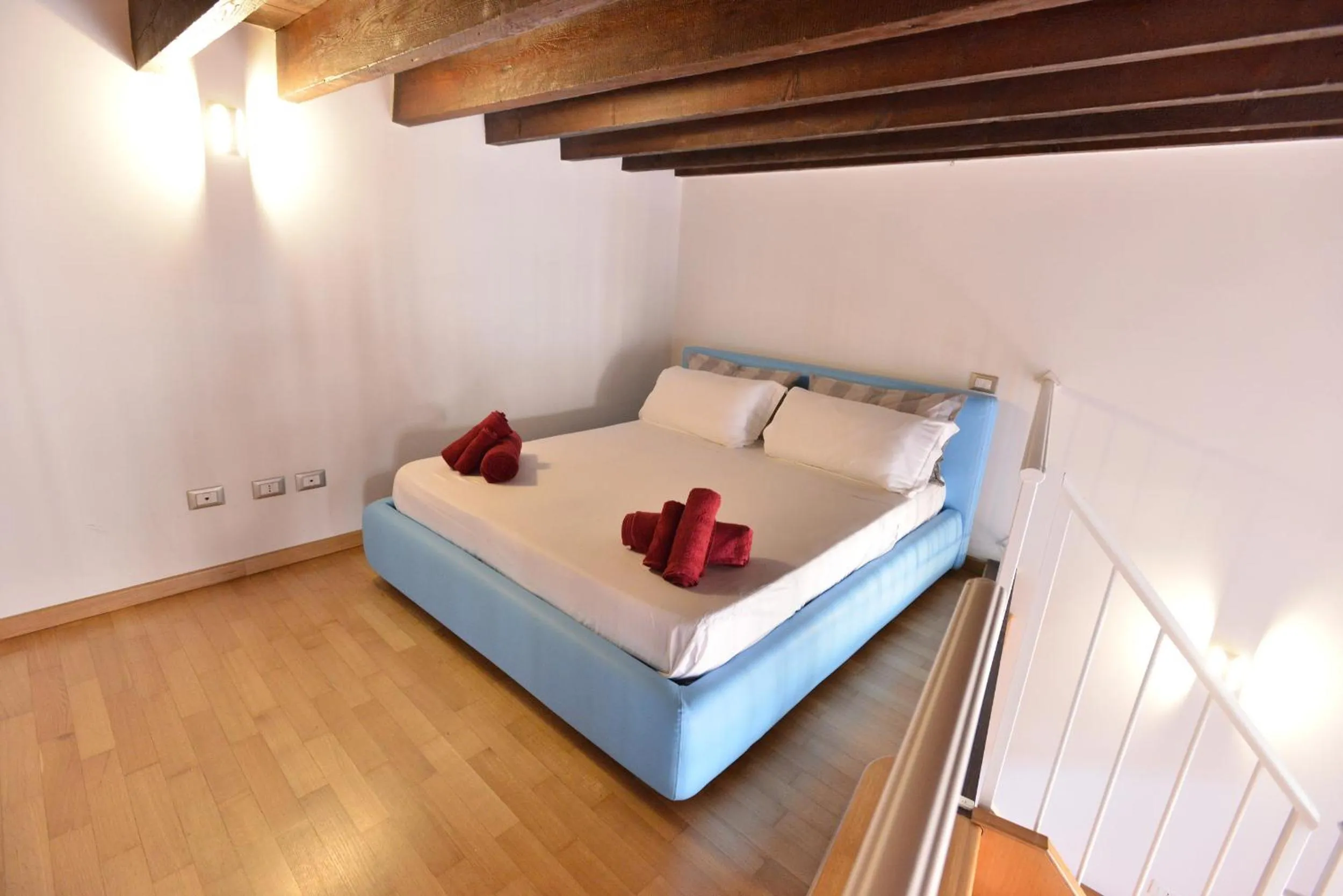 IzzHome Full Center Grand