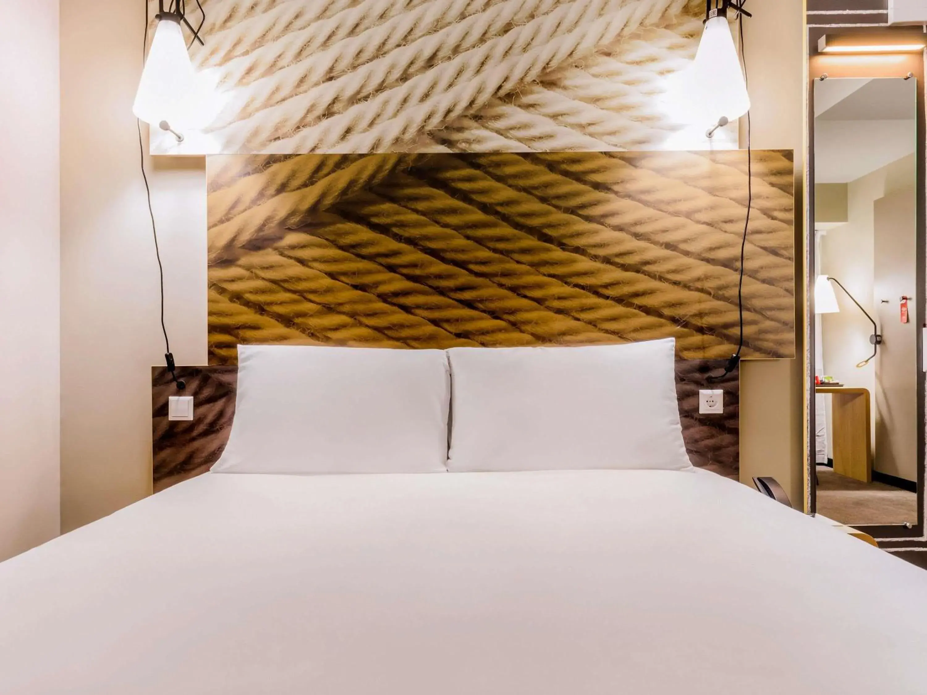 Bedroom, Bed in Ibis Irun Bedroom, Bed in Ibis Irun