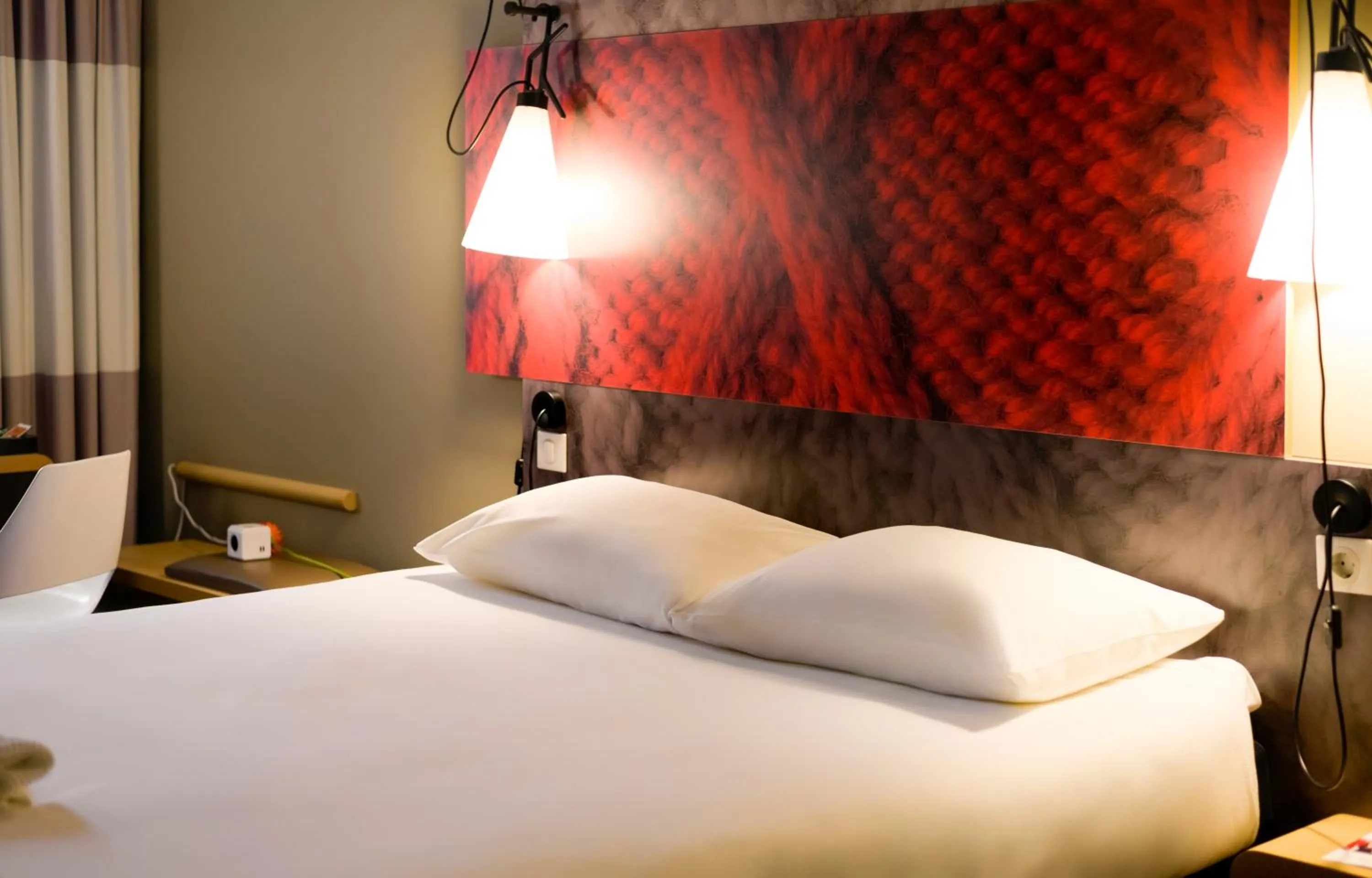 Photo of the whole room, Bed in Ibis Irun