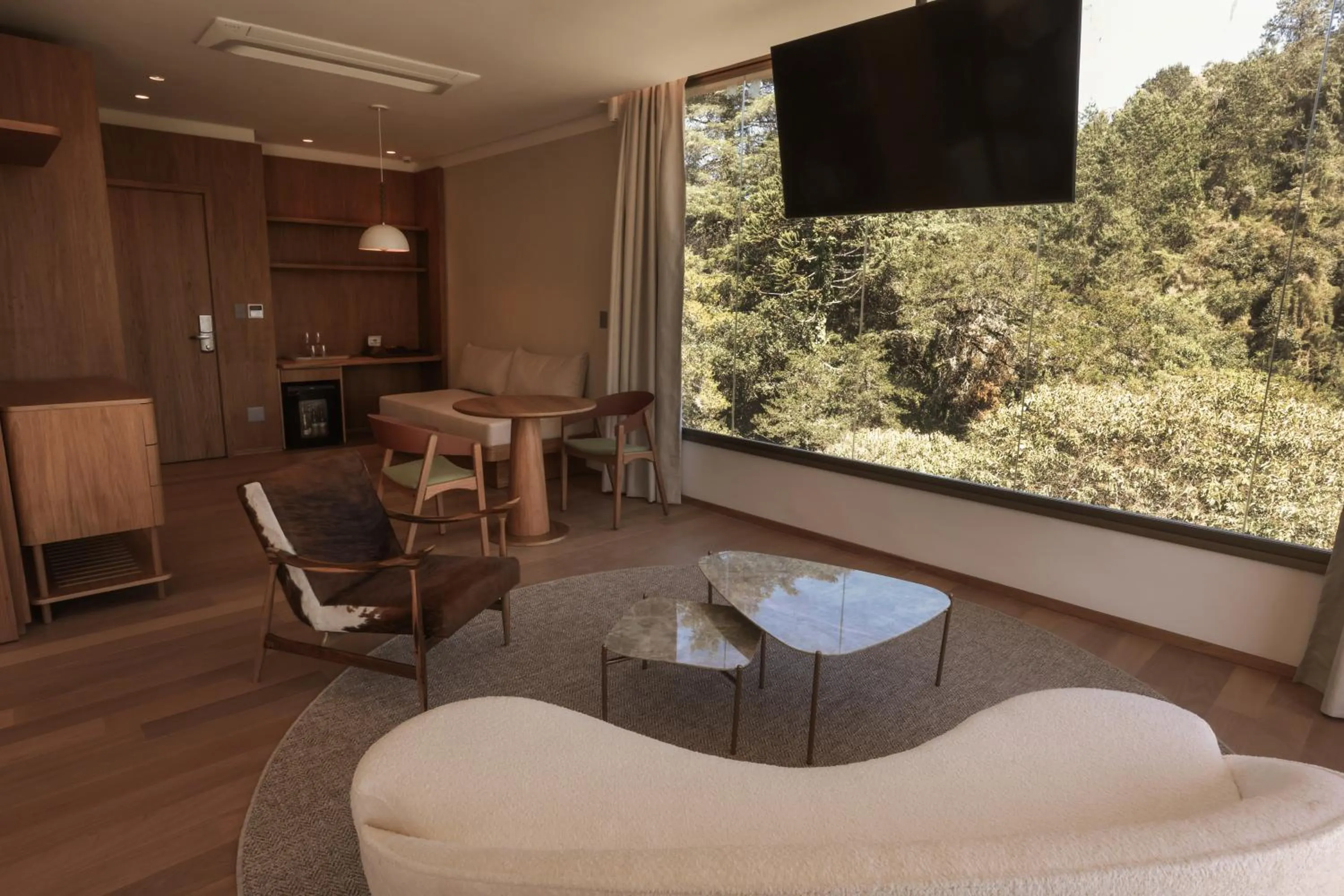 Communal lounge/ TV room in Hotel Vila Inglesa