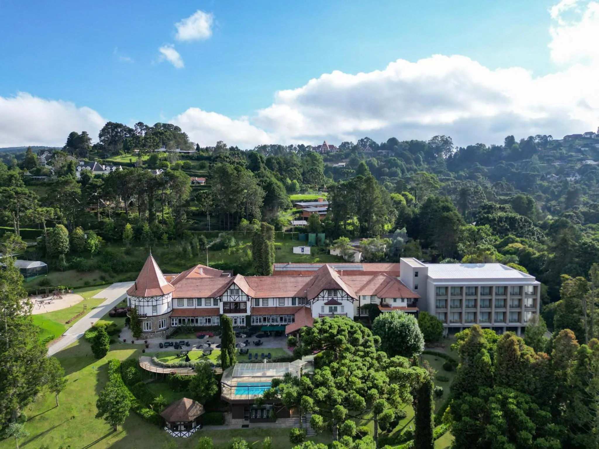 Property building in Hotel Vila Inglesa