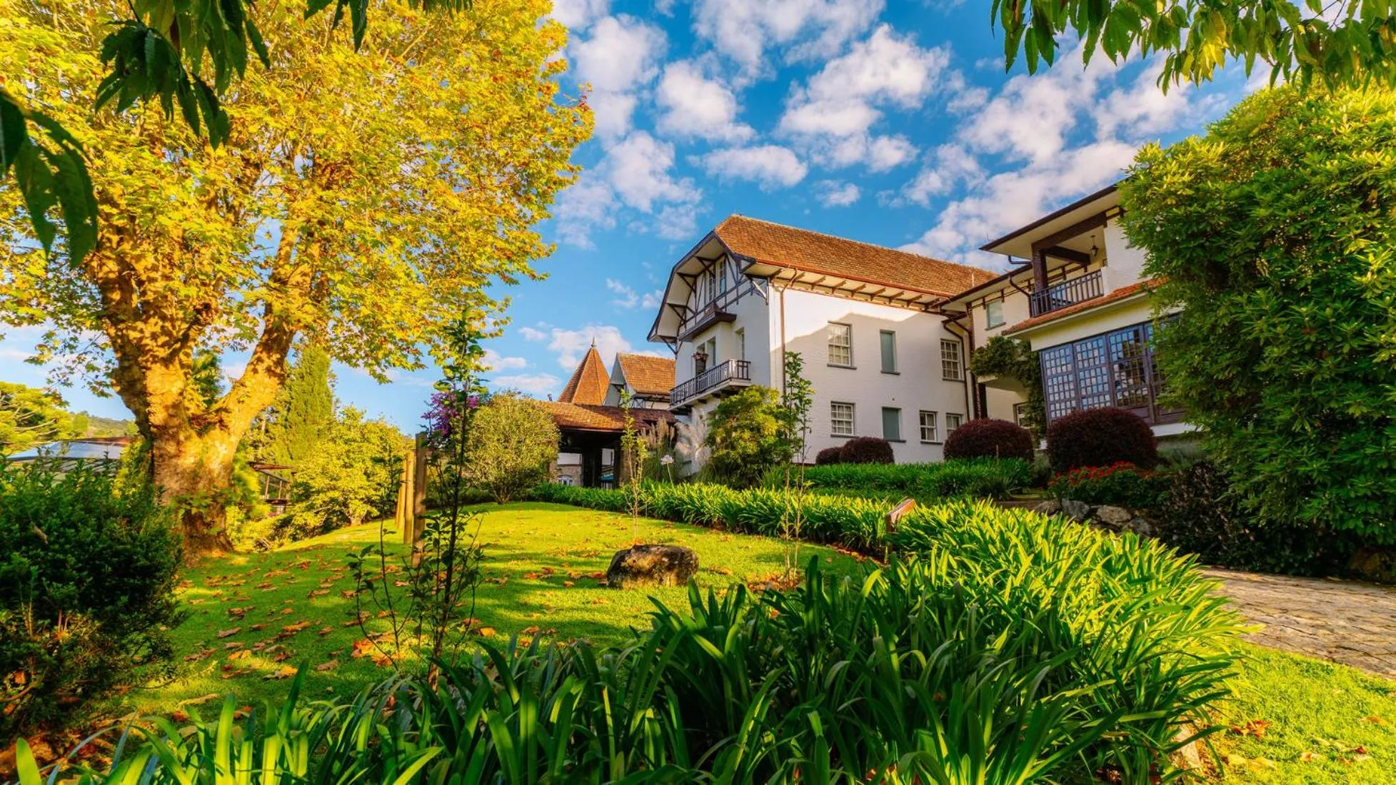 Property building in Hotel Vila Inglesa