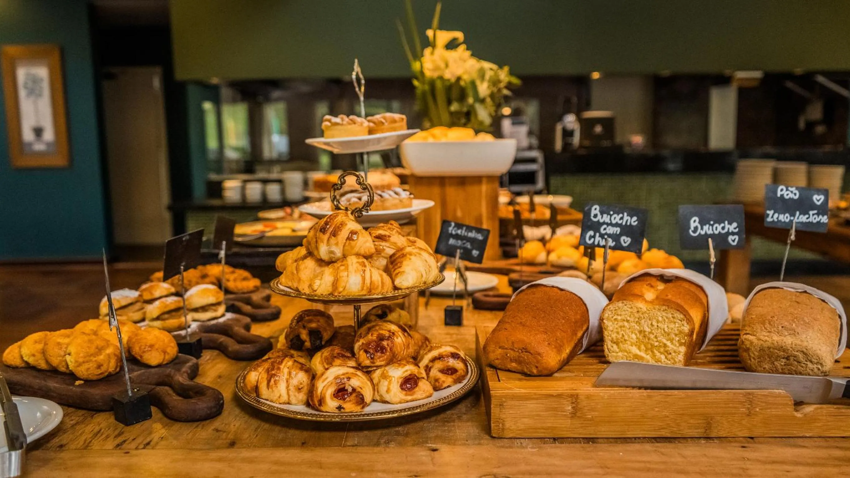 Buffet breakfast in Hotel Vila Inglesa