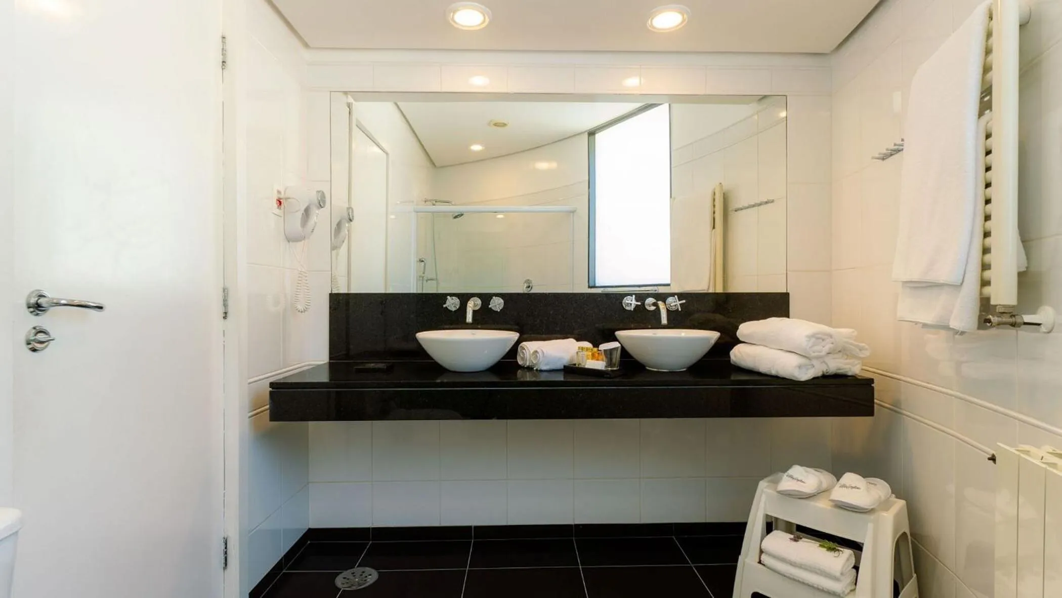 Bathroom in Hotel Vila Inglesa