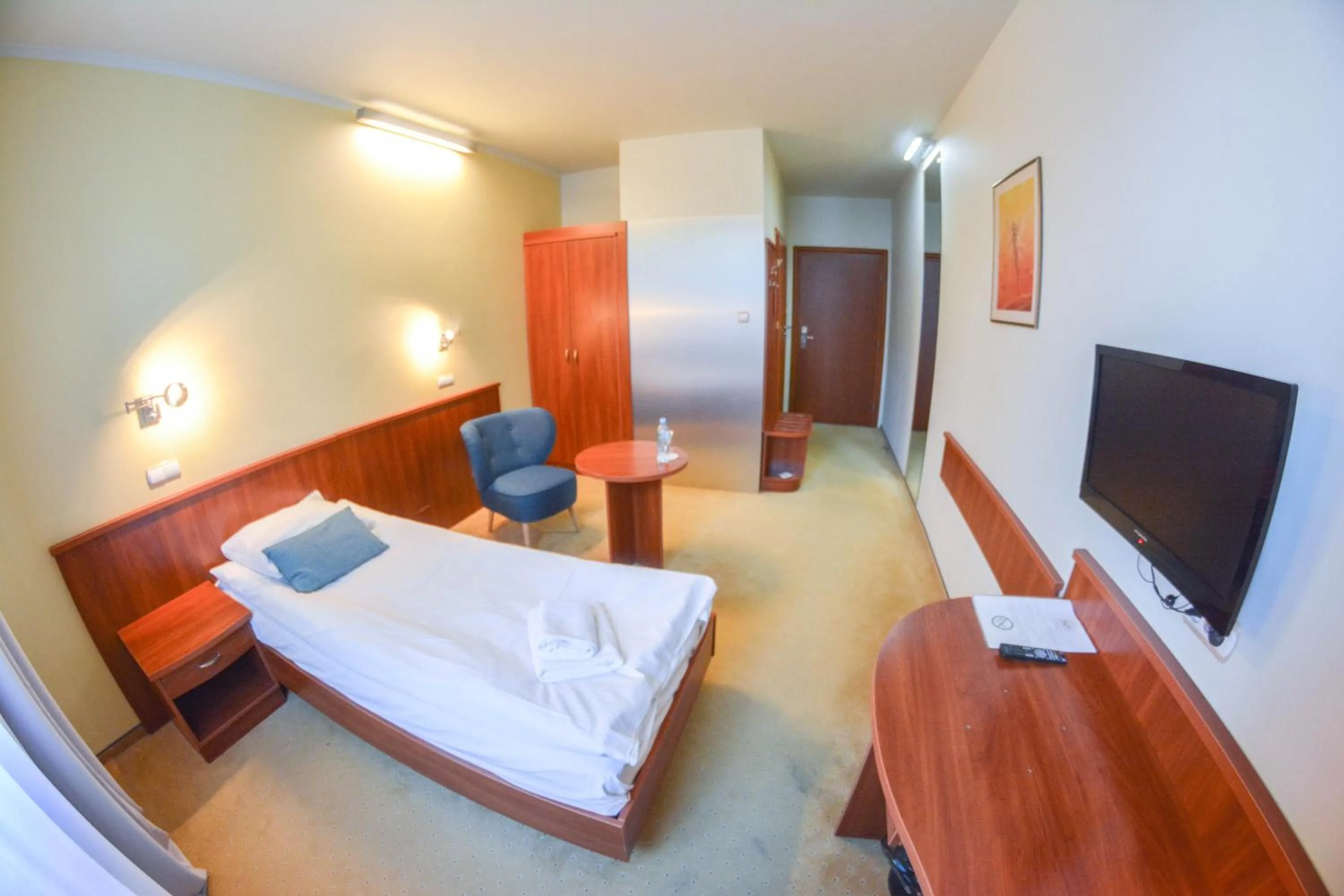 Photo of the whole room, Bed in Hotel Neo