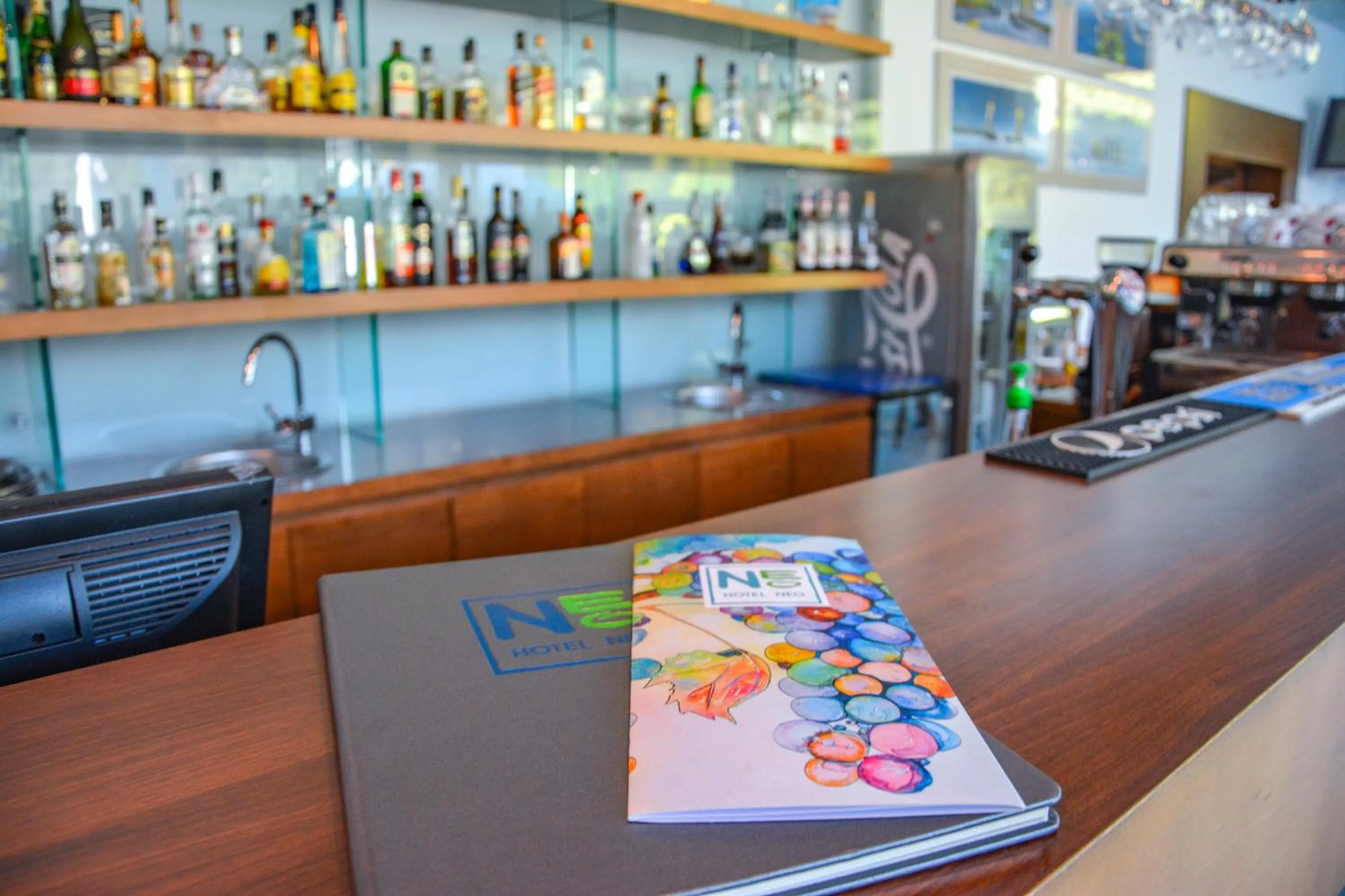 Restaurant/places to eat in Hotel Neo