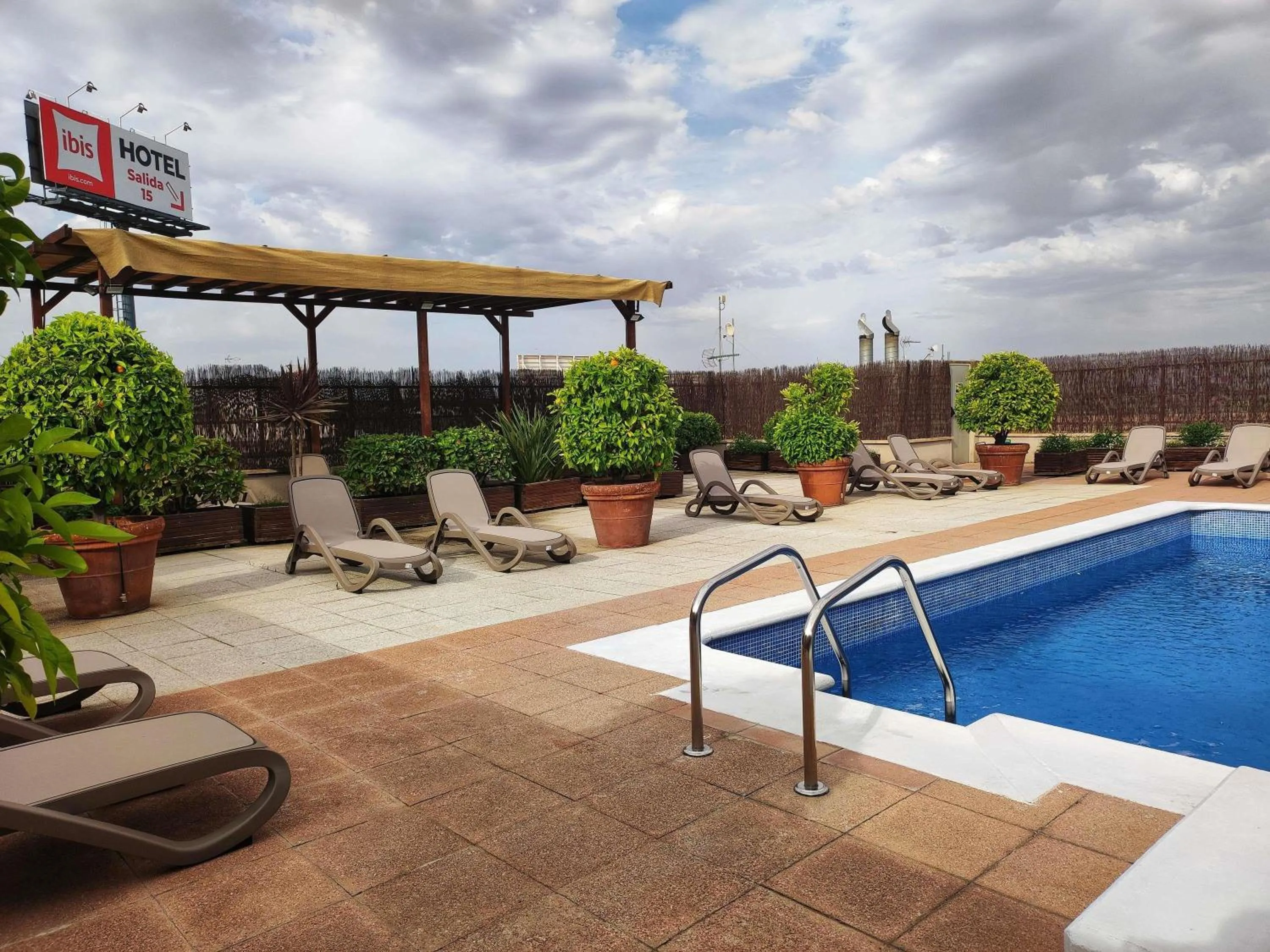 Property building in Ibis Granada