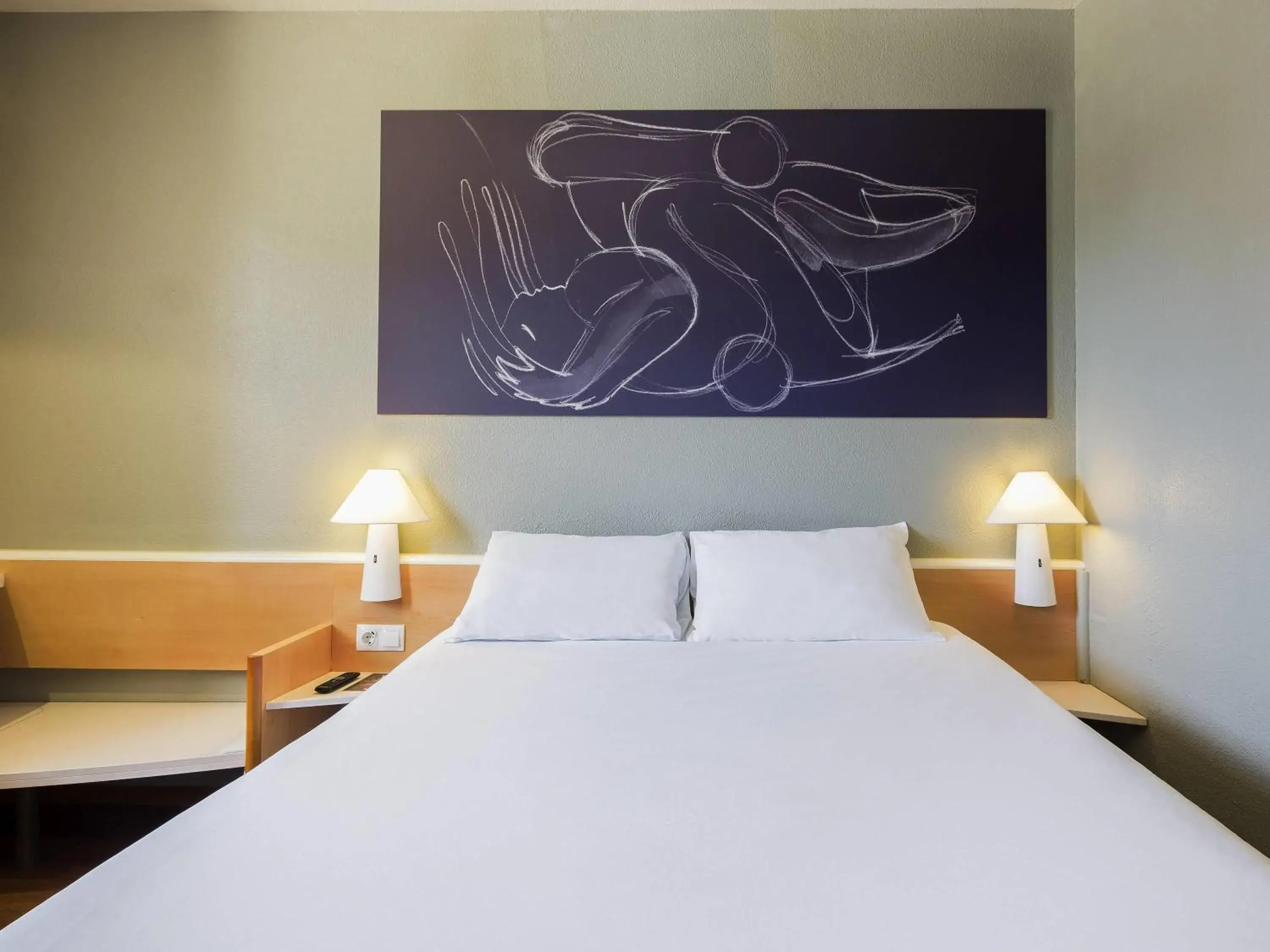 Bedroom, Bed in Ibis Granada Bedroom, Bed in Ibis Granada