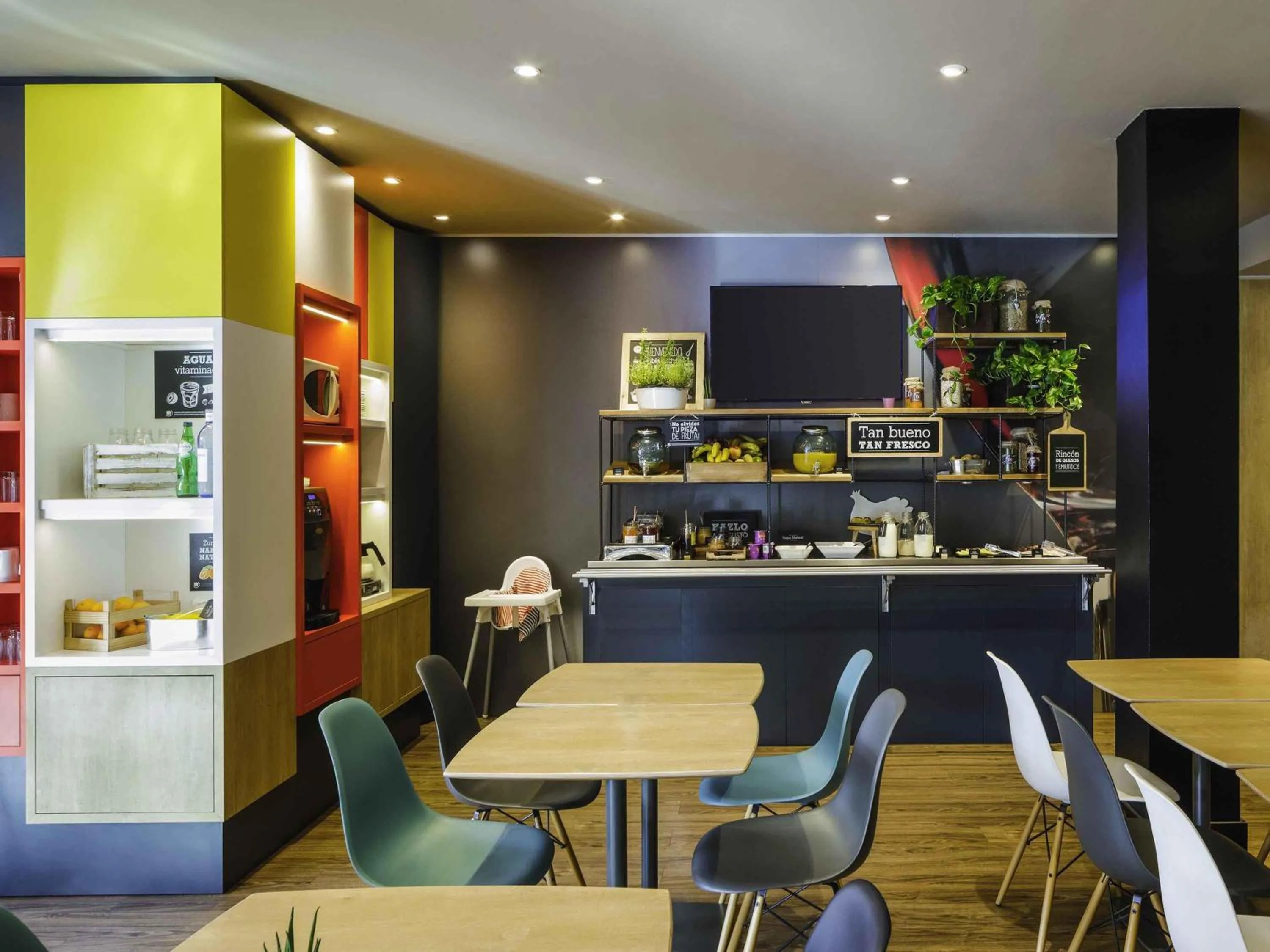 Restaurant/places to eat in Ibis Granada