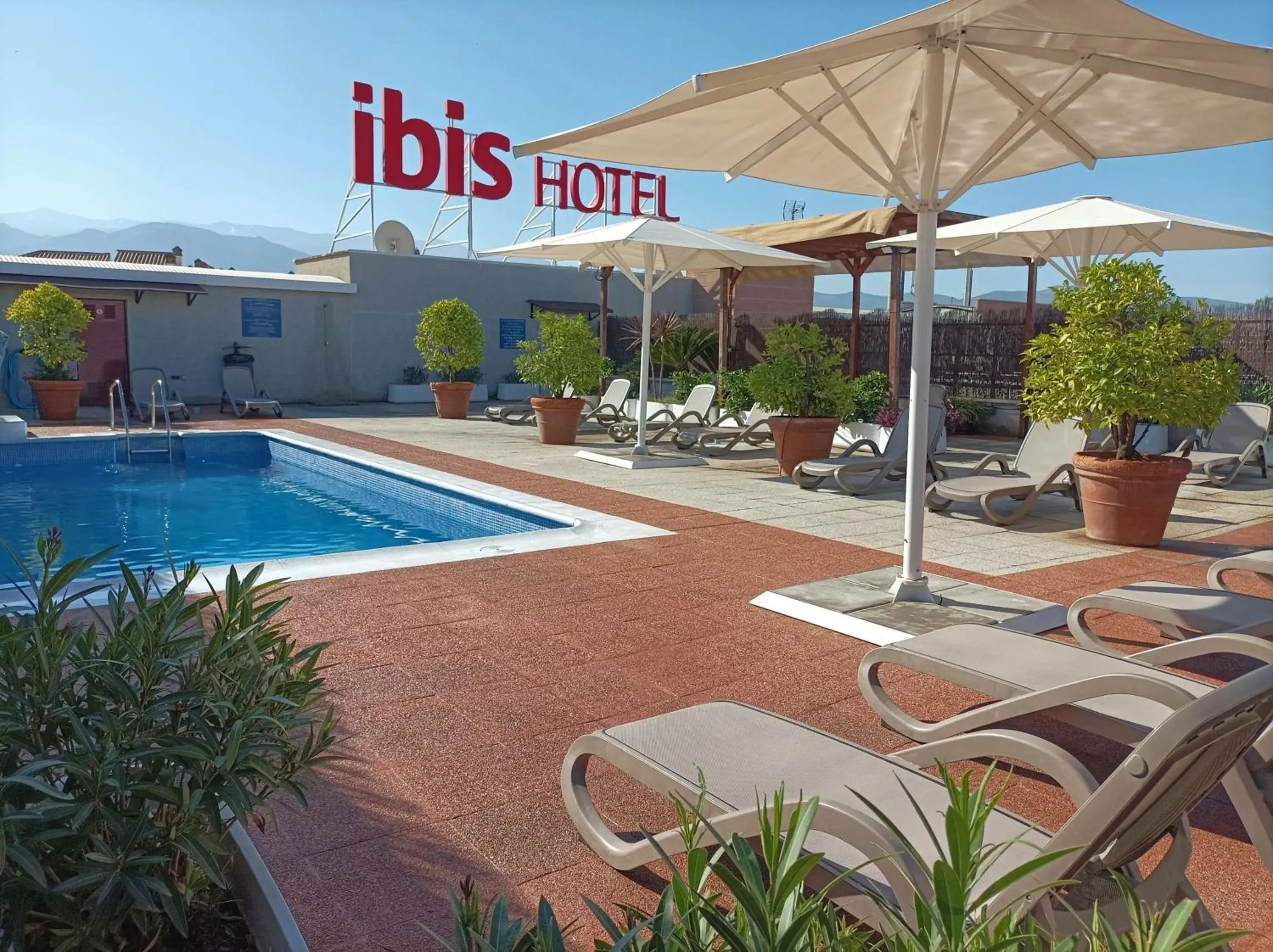 Swimming pool in Ibis Granada Swimming pool in Ibis Granada