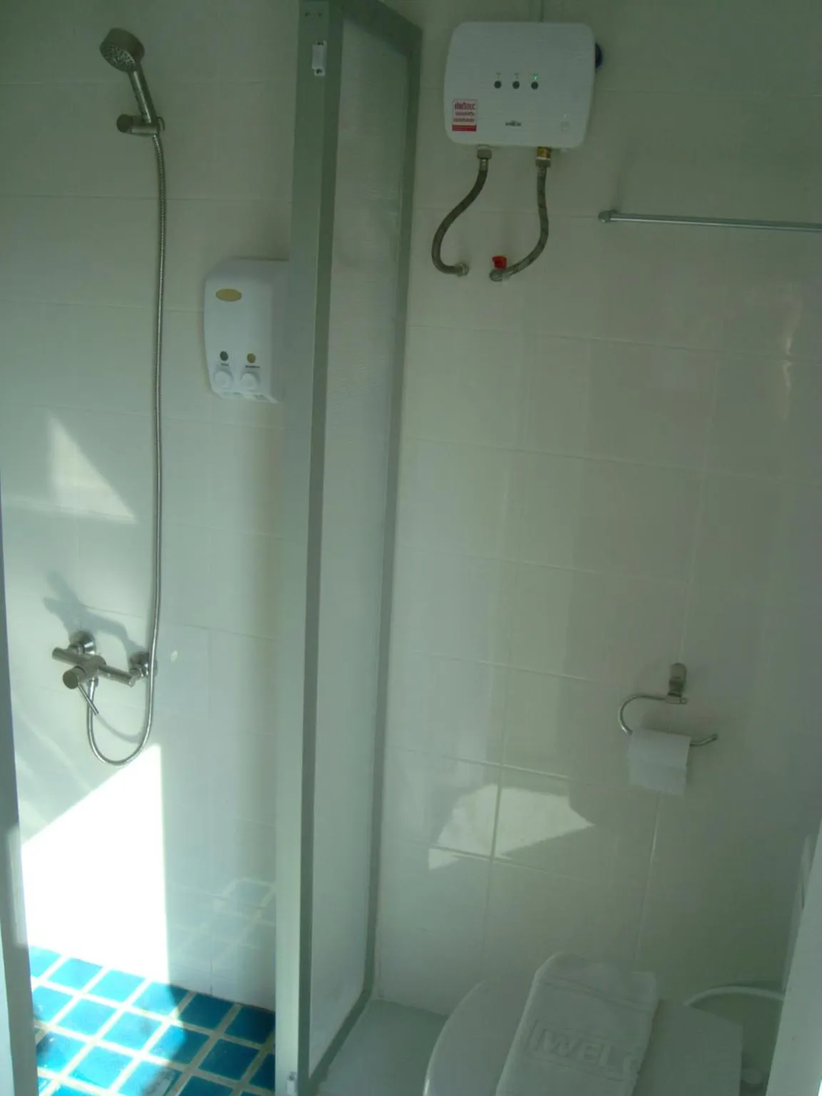 Shower in L42 Hostel Suvarnabhumi Airport