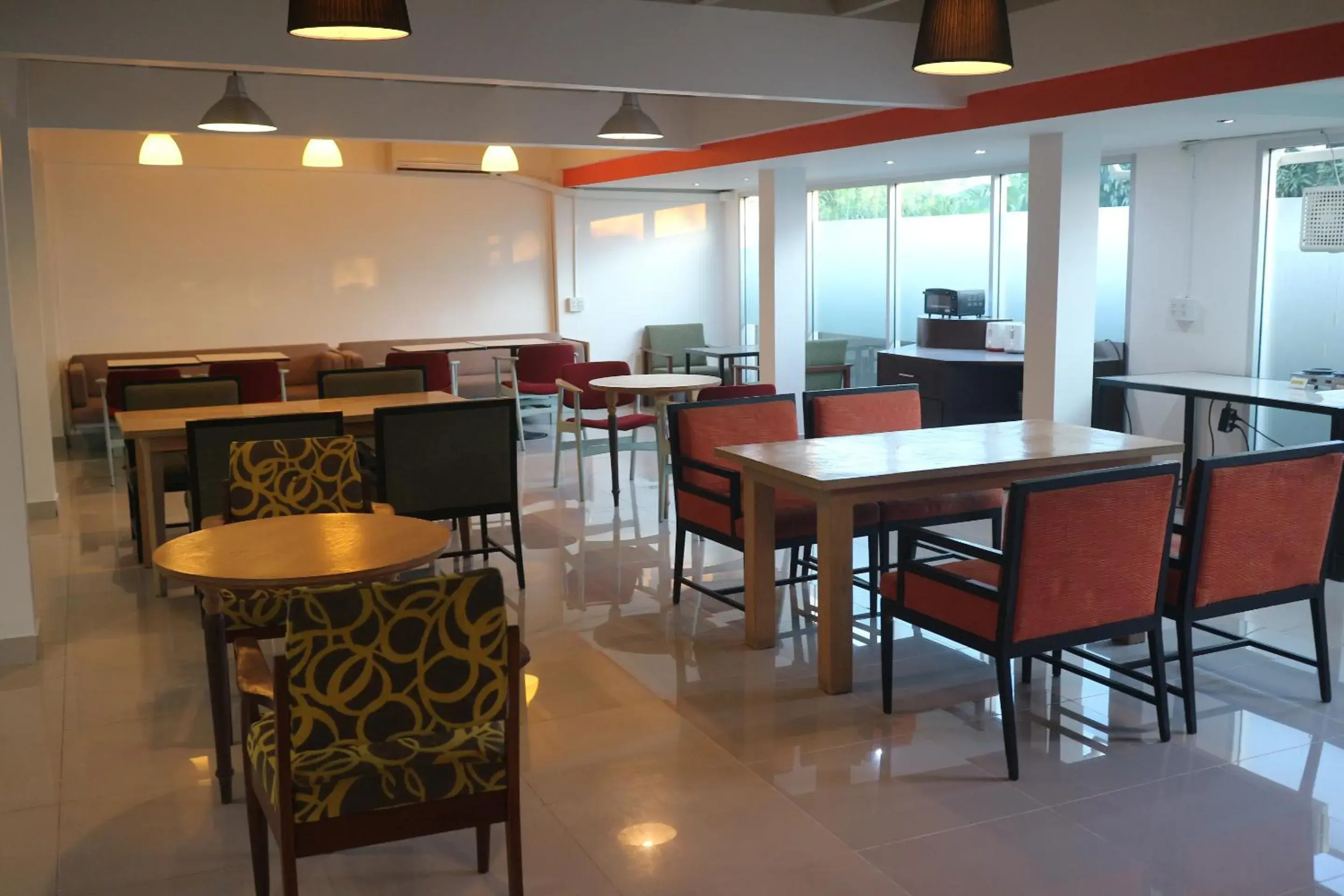 Restaurant/places to eat in L42 Hostel Suvarnabhumi Airport Restaurant/places to eat in L42 Hostel Suvarnabhumi Airport