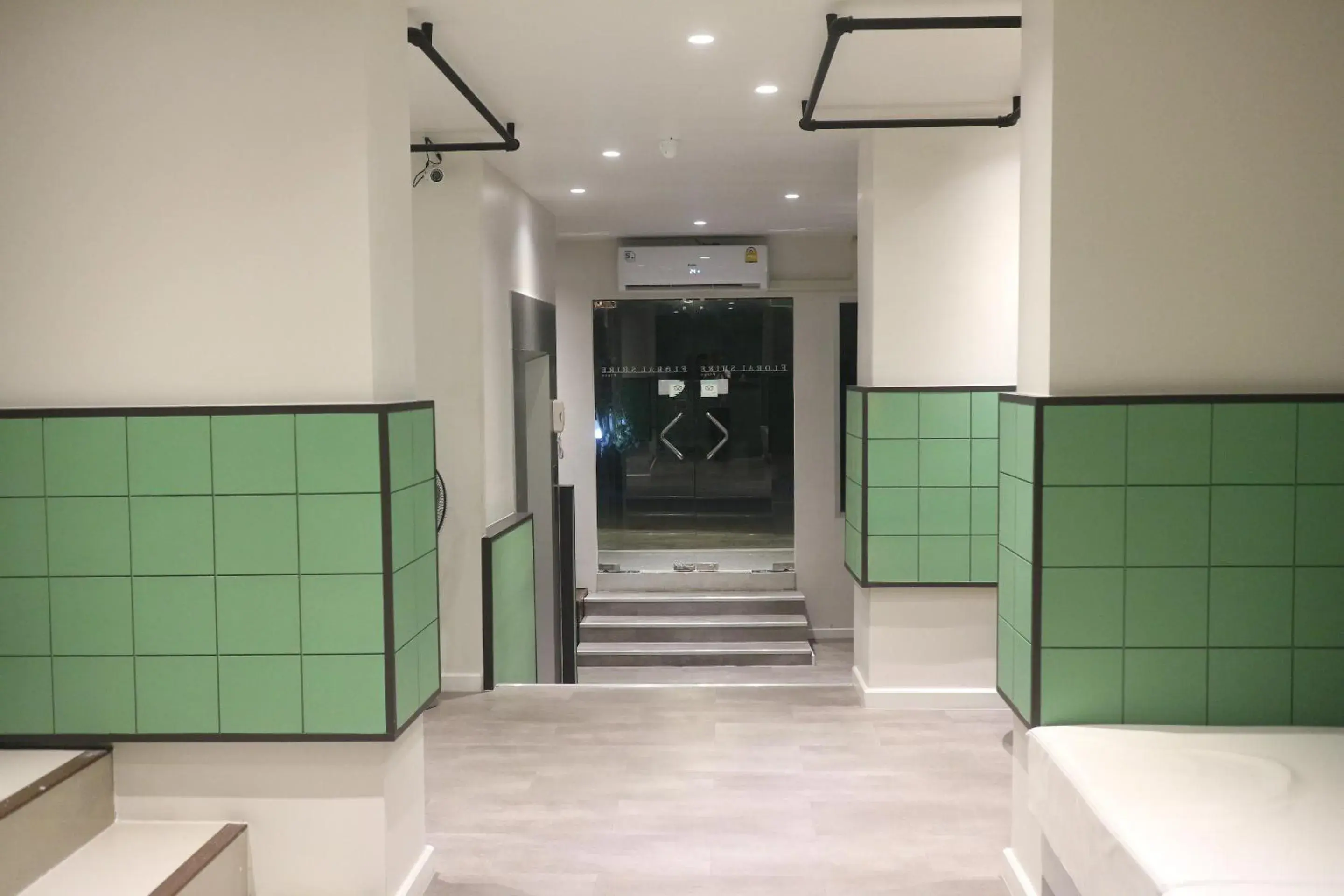 Lobby or reception in L42 Hostel Suvarnabhumi Airport Lobby or reception in L42 Hostel Suvarnabhumi Airport